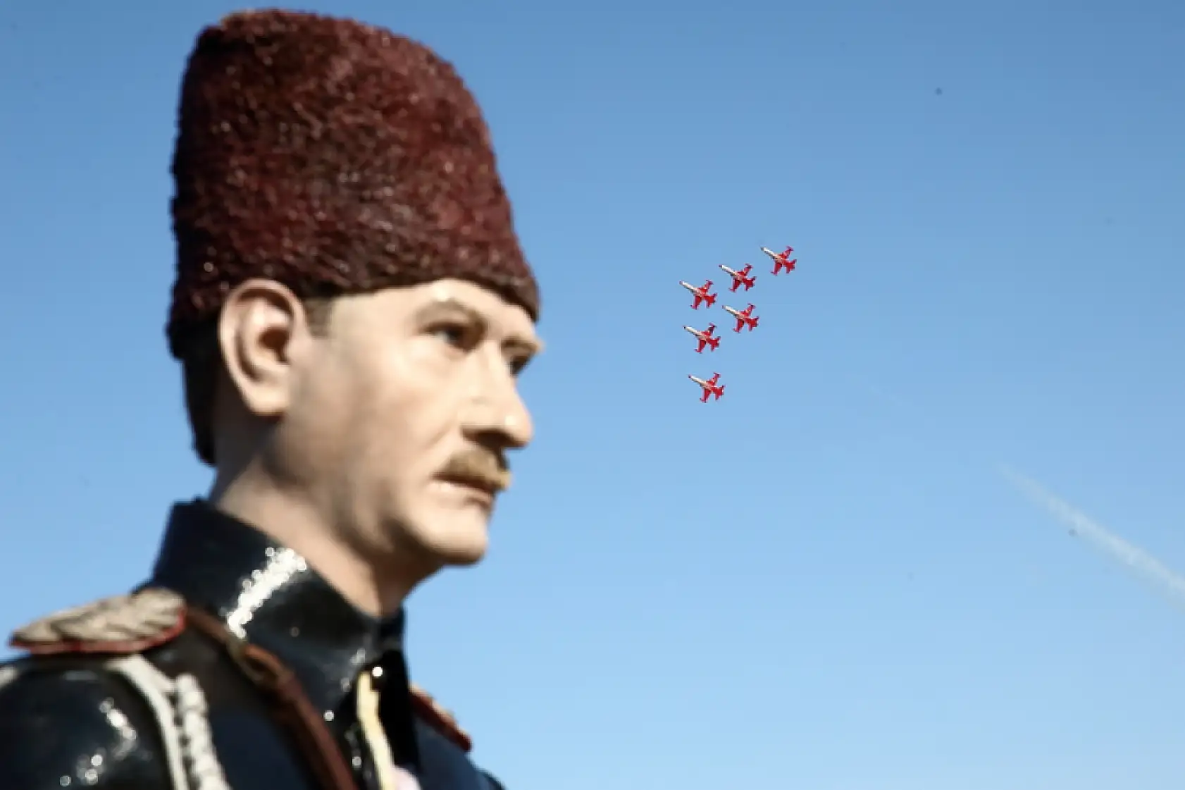 19 Mayıs'ta gökyüzünde dev Türk bayrağı hayran bıraktı