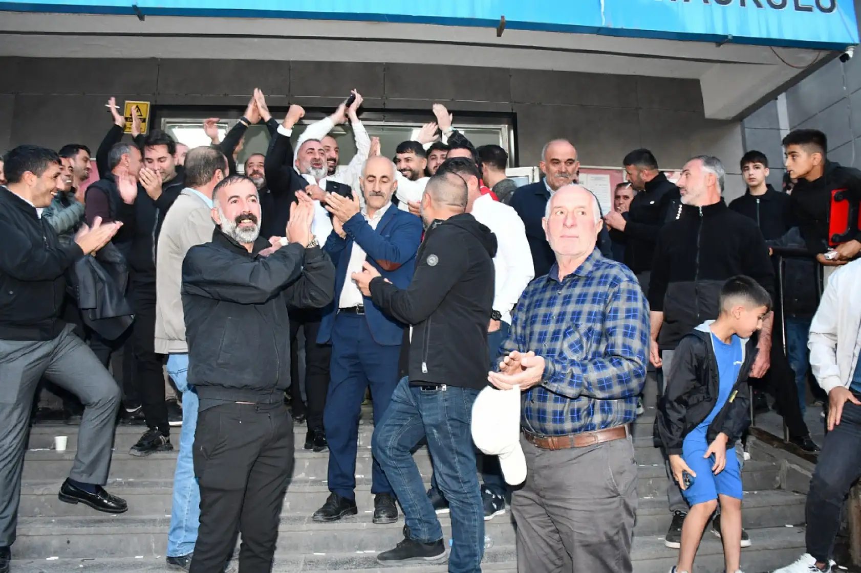 Doğubayazıt TSO'da sandıktan Osman Tozbey çıktı: 4 adaylı yarışta başkanlığı kazandı