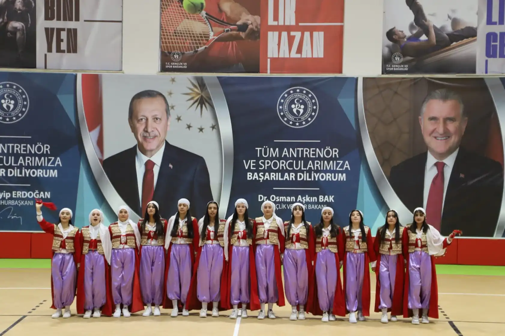 Doğubayazıt'ta 19 Mayıs coşkusu gösterilerle kutlandı