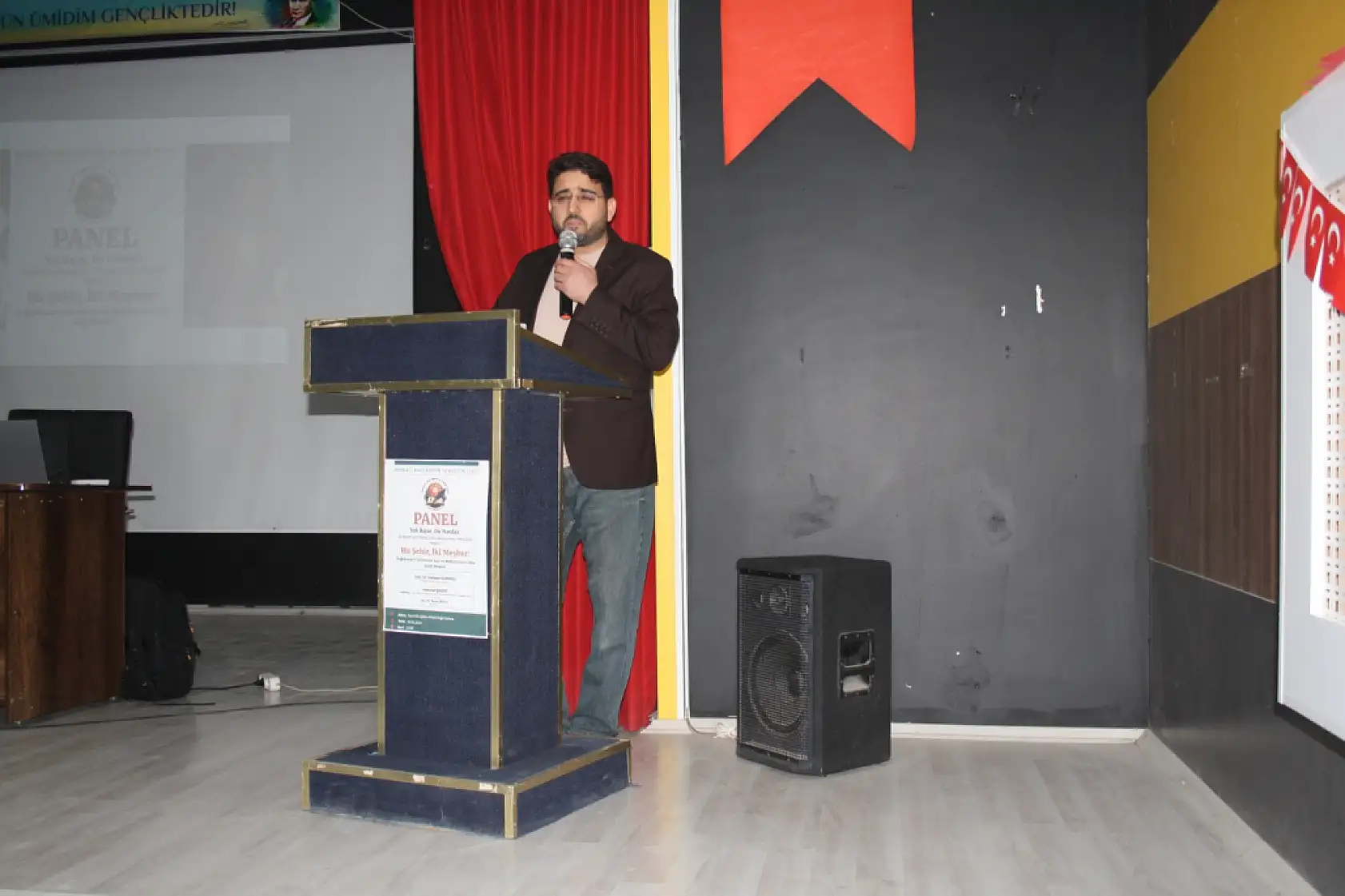 Doğubayazıt'ta 'Bir Şehir İki Meşhur' paneli düzenlendi