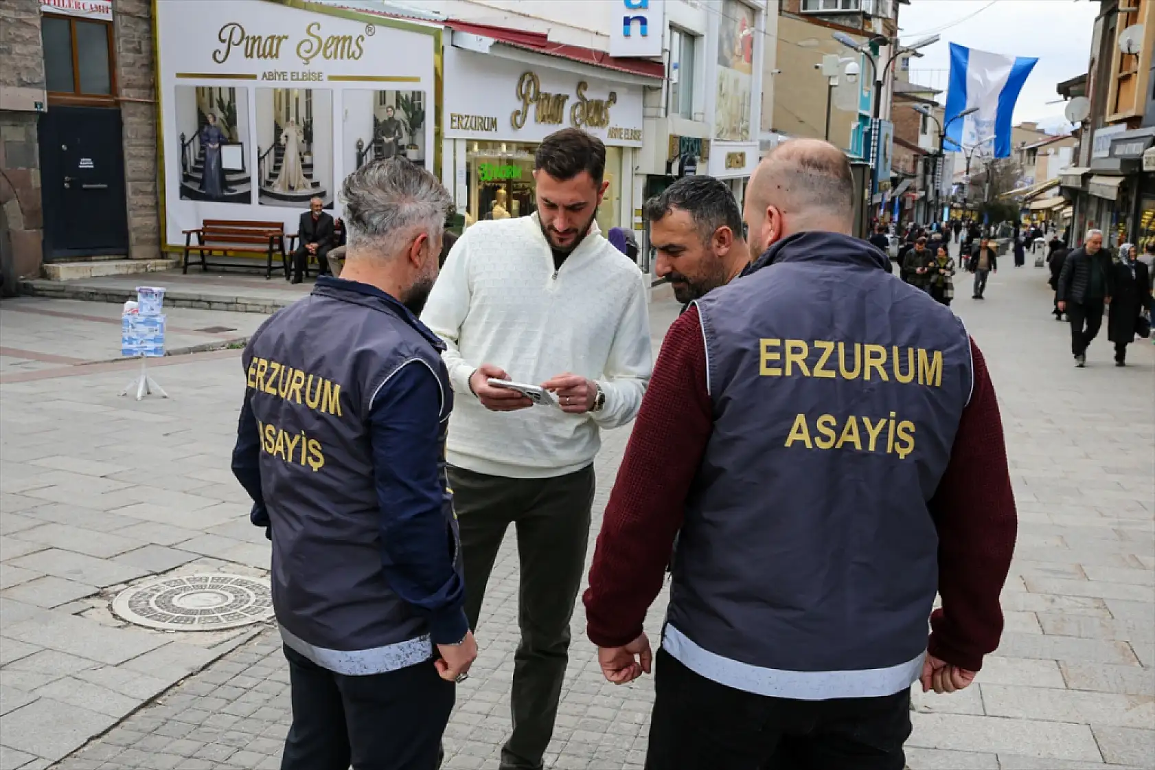 Erzurum'da sahte polis tuzağı: 1 milyonluk zarar polis ve kuyumcunun sayesinde son anda önlendi