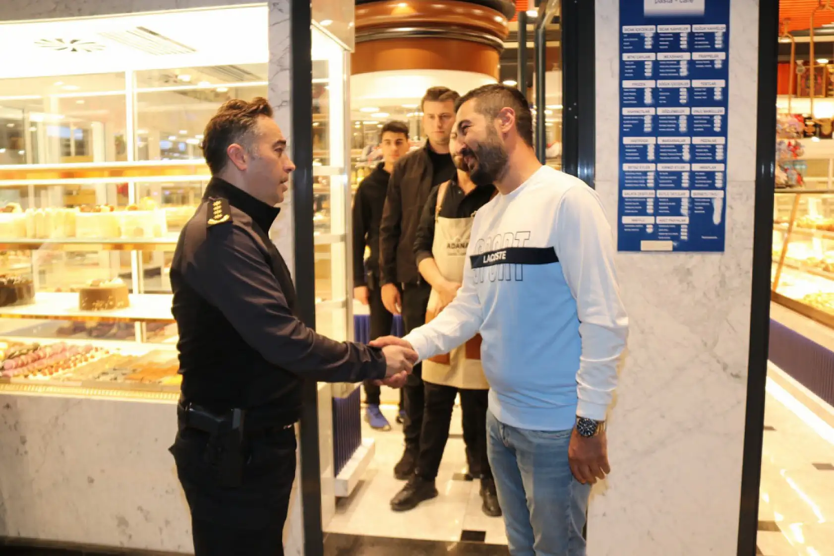 Müdür Önder, Cumhuriyet Caddesi'nde esnafa hayırlı kazanç dileğinde bulundu