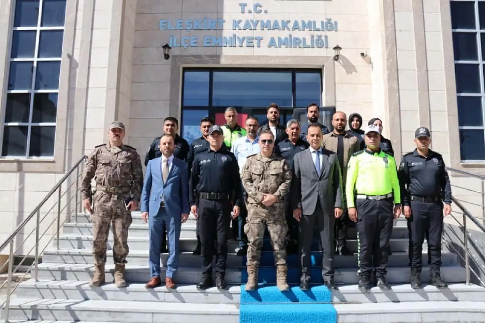 Müdür Önder, Eleşkirt'te esnaf ve vatandaşlarla bir araya geldi