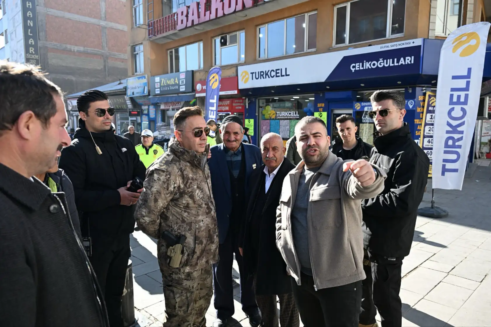 Ağrı'da Müdür Önder'in saha denetimi, halkın sıcak karşılamasıyla dikkat çekti