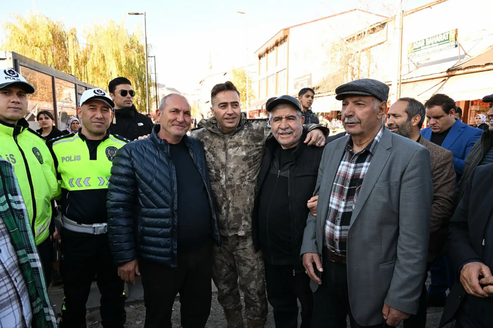 Ağrı'da Müdür Önder'in saha denetimi, halkın sıcak karşılamasıyla dikkat çekti
