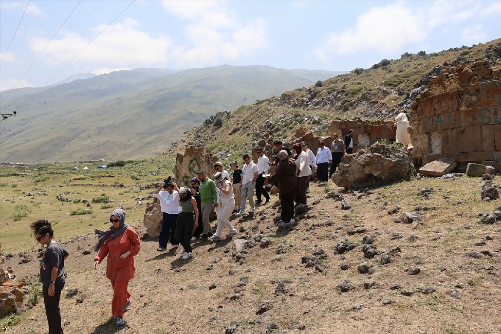 Genç araştırmacılar Ağrı Dağı eteklerinde konargöçer yaşamı sahada inceledi