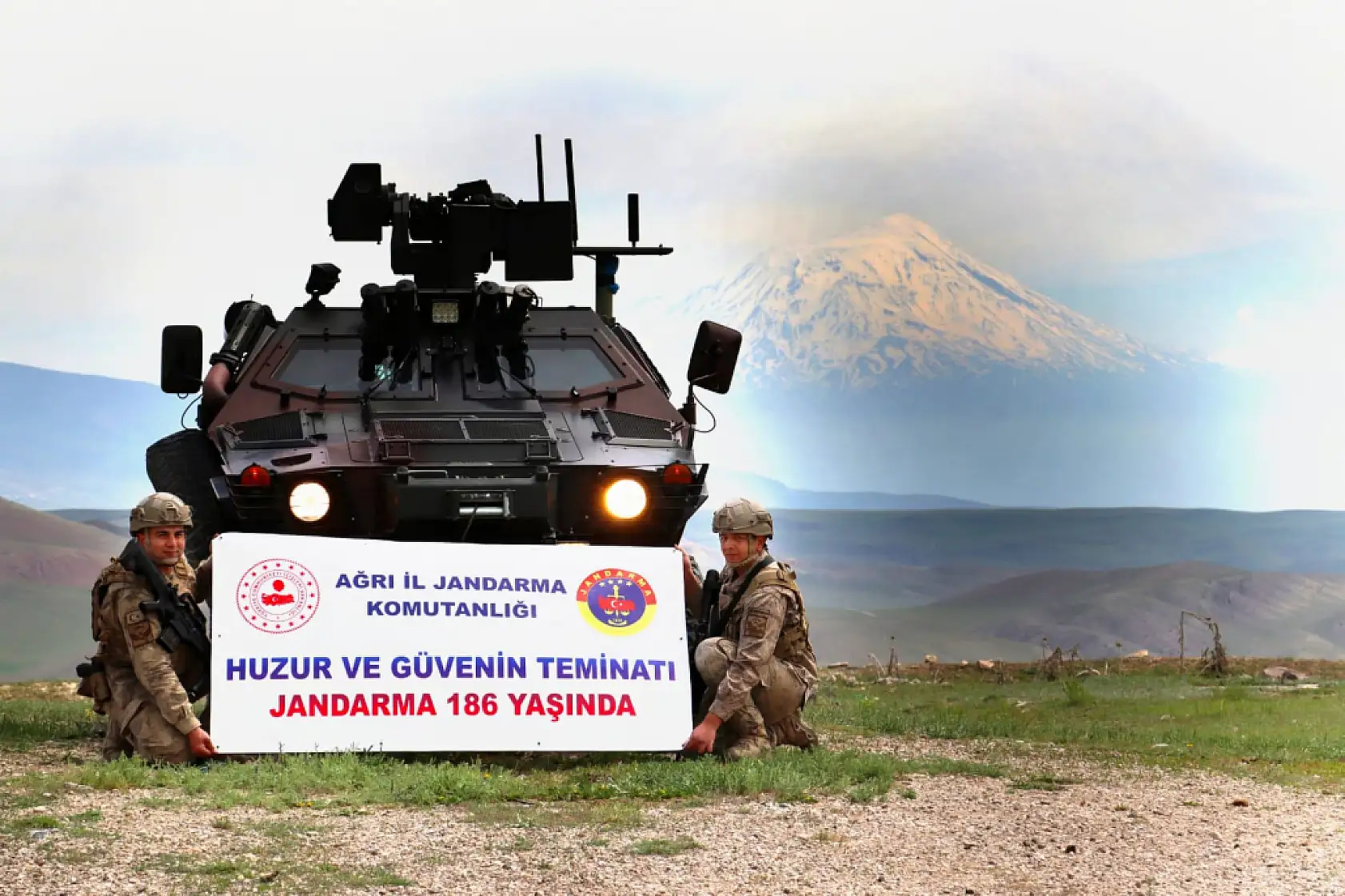 Ağrı'nın dört bir yanında jandarma'ya vefa pankartları açıldı