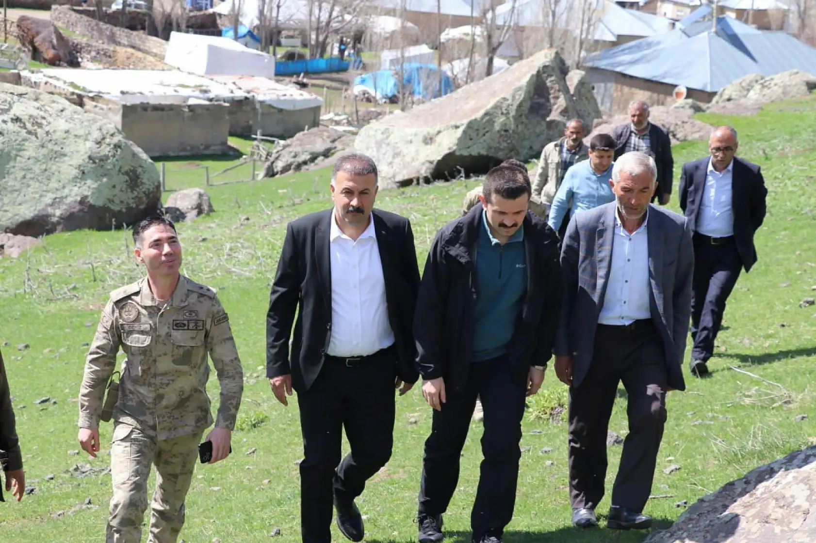 Tutak Kaymakamı köylerde inceleme yaptı