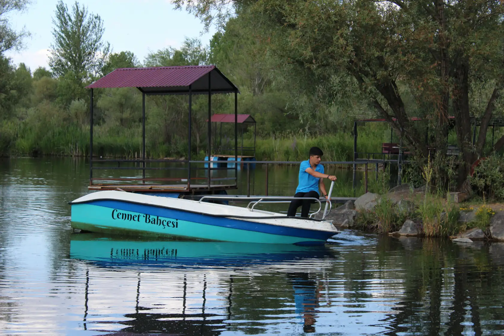 Ağrı'da yeşil ve gölgeli alanlar yaz sıcağından kaçış noktası oldu