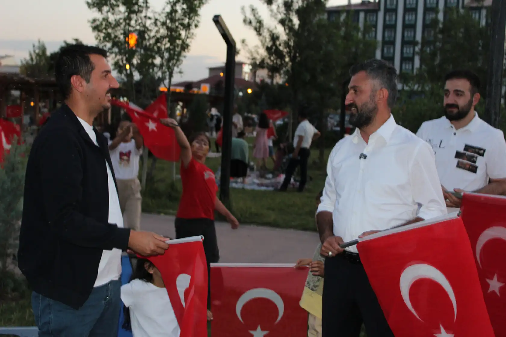 AK Parti Ağrı teşkilatından 'Terörsüz Türkiye' için bayraklı buluşma