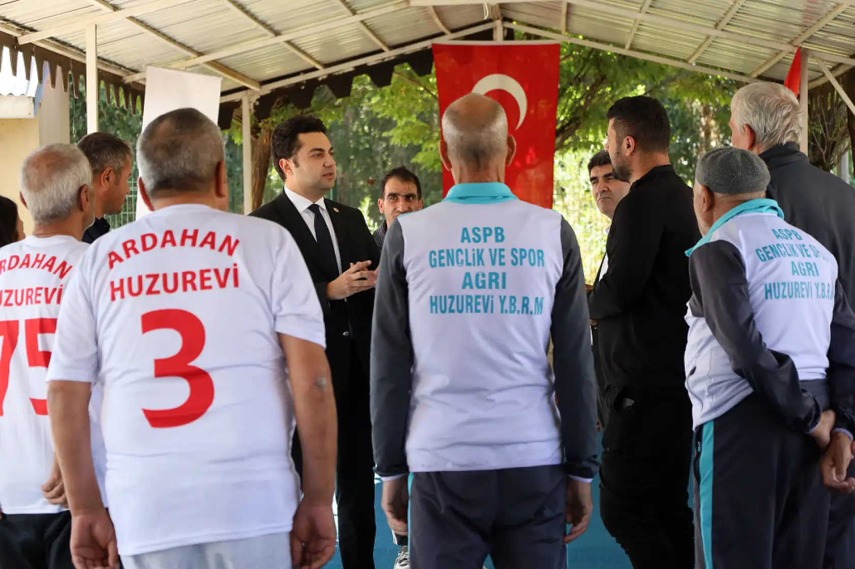 Ağrı'da düzenlenen bocce maçı huzurevi sakinlerini bir araya getirdi