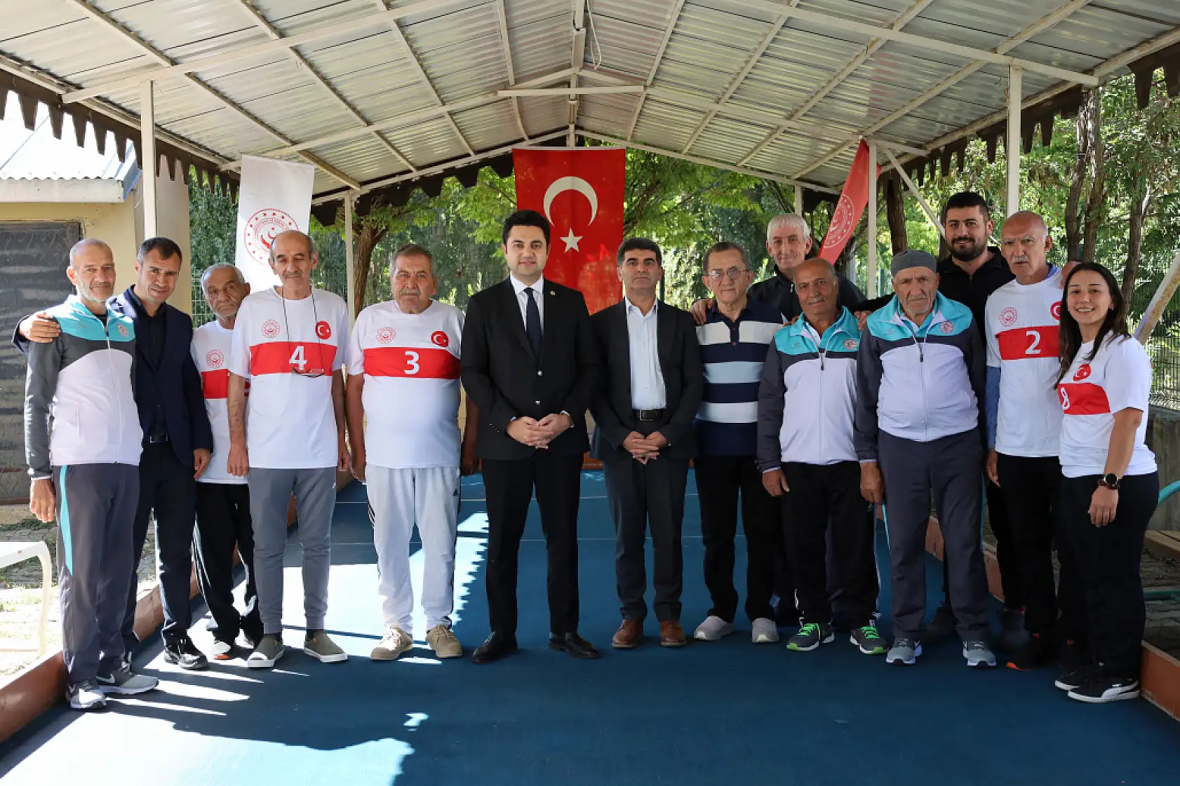 Ağrı'da düzenlenen bocce maçı huzurevi sakinlerini bir araya getirdi