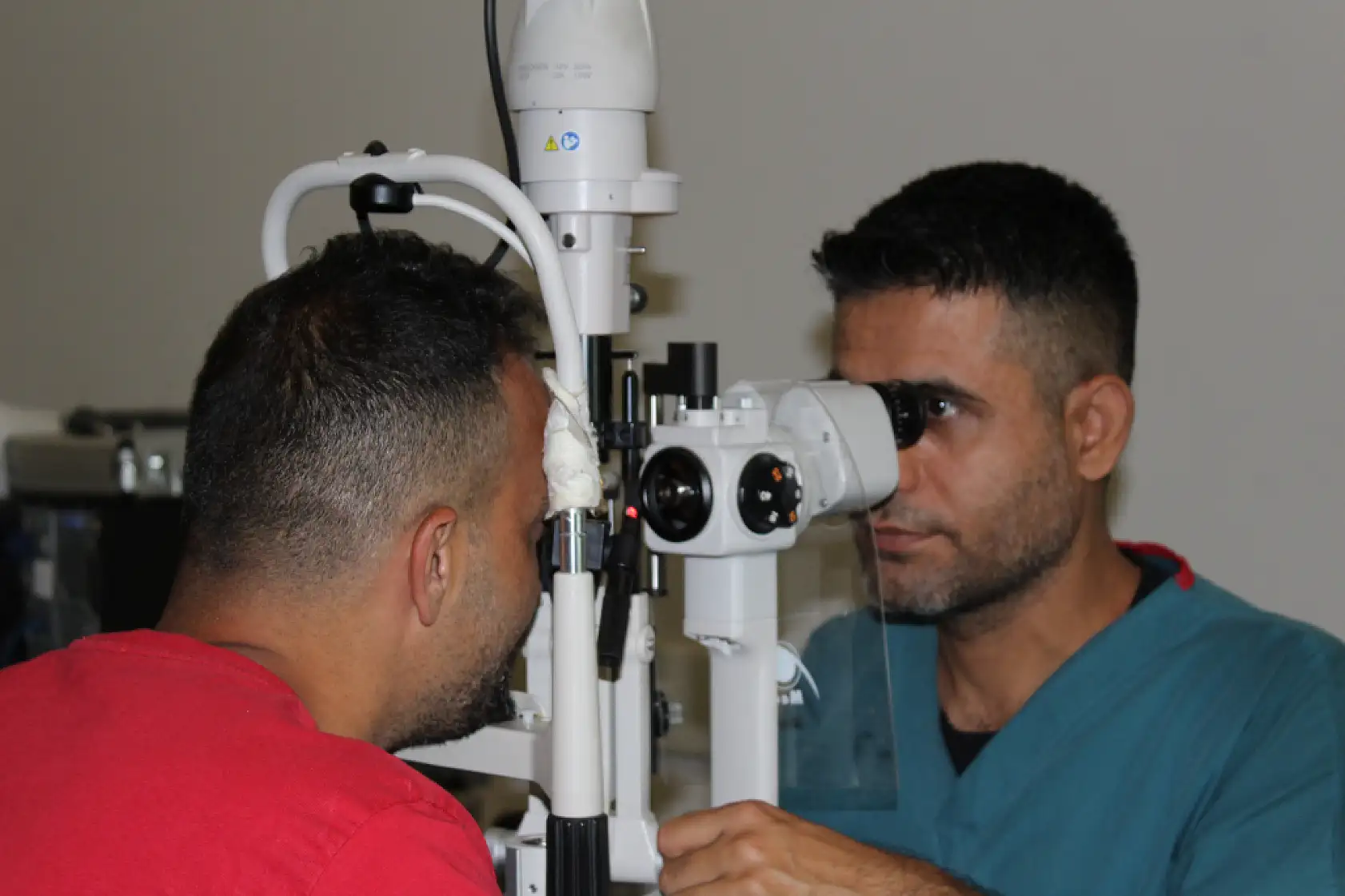 Ağrı'da uzmandan kritik uyarı: Sahte güneş gözlükleri kalıcı göz hasarına yol açabilir!