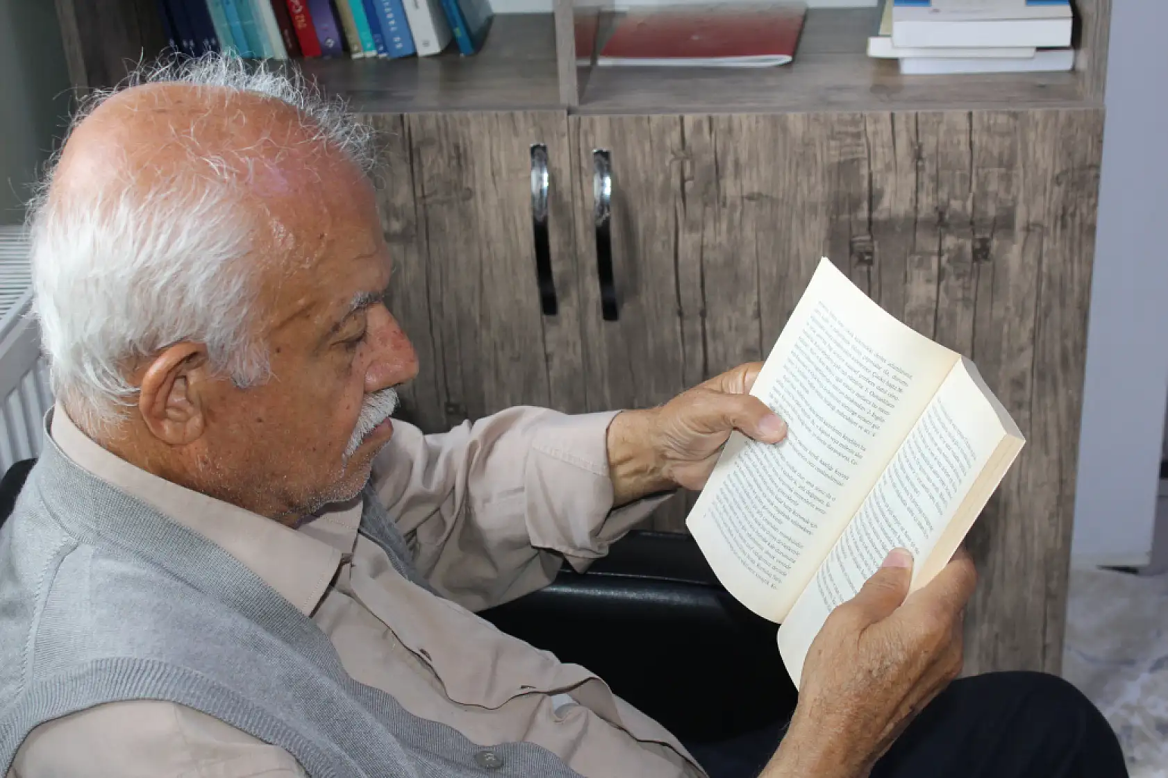 Gazeteciliğe 52 yılını veren Ahmet Amca, Ağrı Huzurevi'nde anılarını anlattı