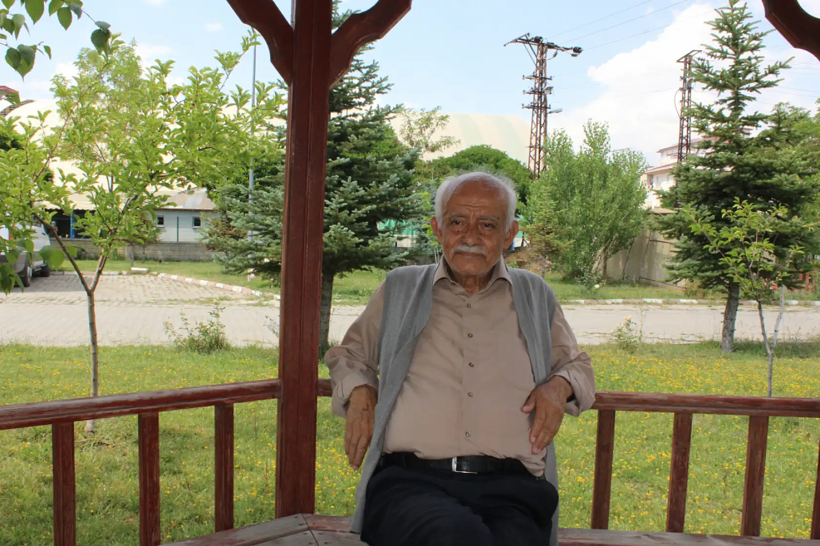 Gazeteciliğe 52 yılını veren Ahmet Amca, Ağrı Huzurevi'nde anılarını anlattı