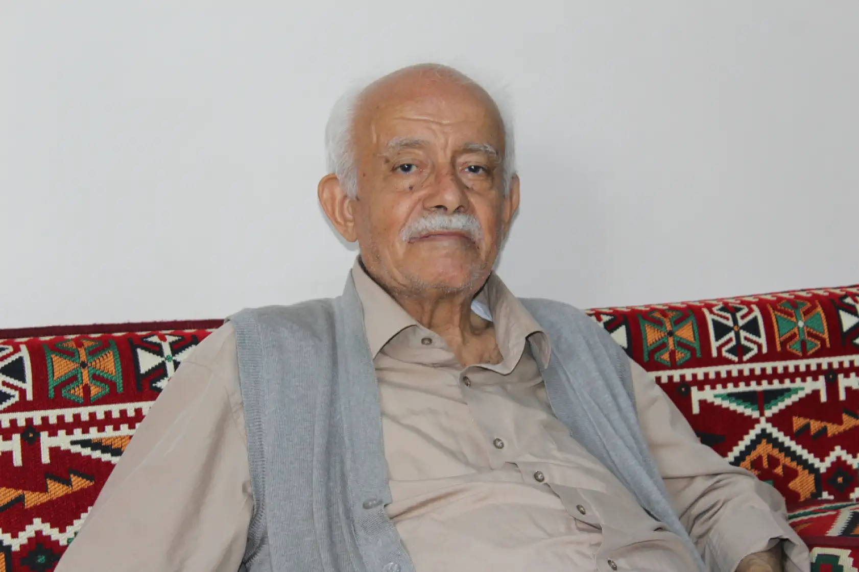 Gazeteciliğe 52 yılını veren Ahmet Amca, Ağrı Huzurevi'nde anılarını anlattı