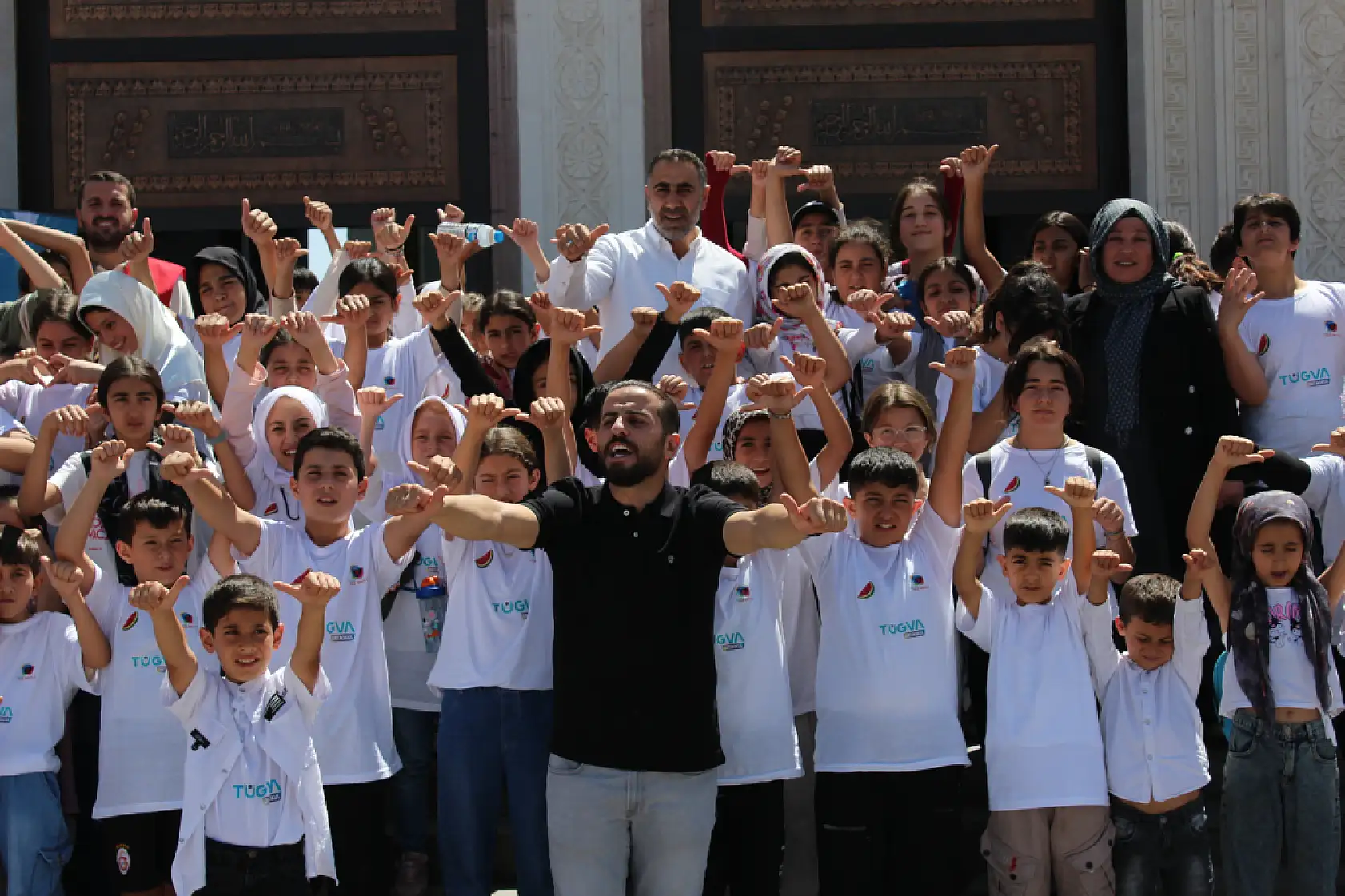 Ulu Cami'de çocuk sesleri yankılandı, TÜGVA yaz okulu kapanışı coşkuyla yapıldı