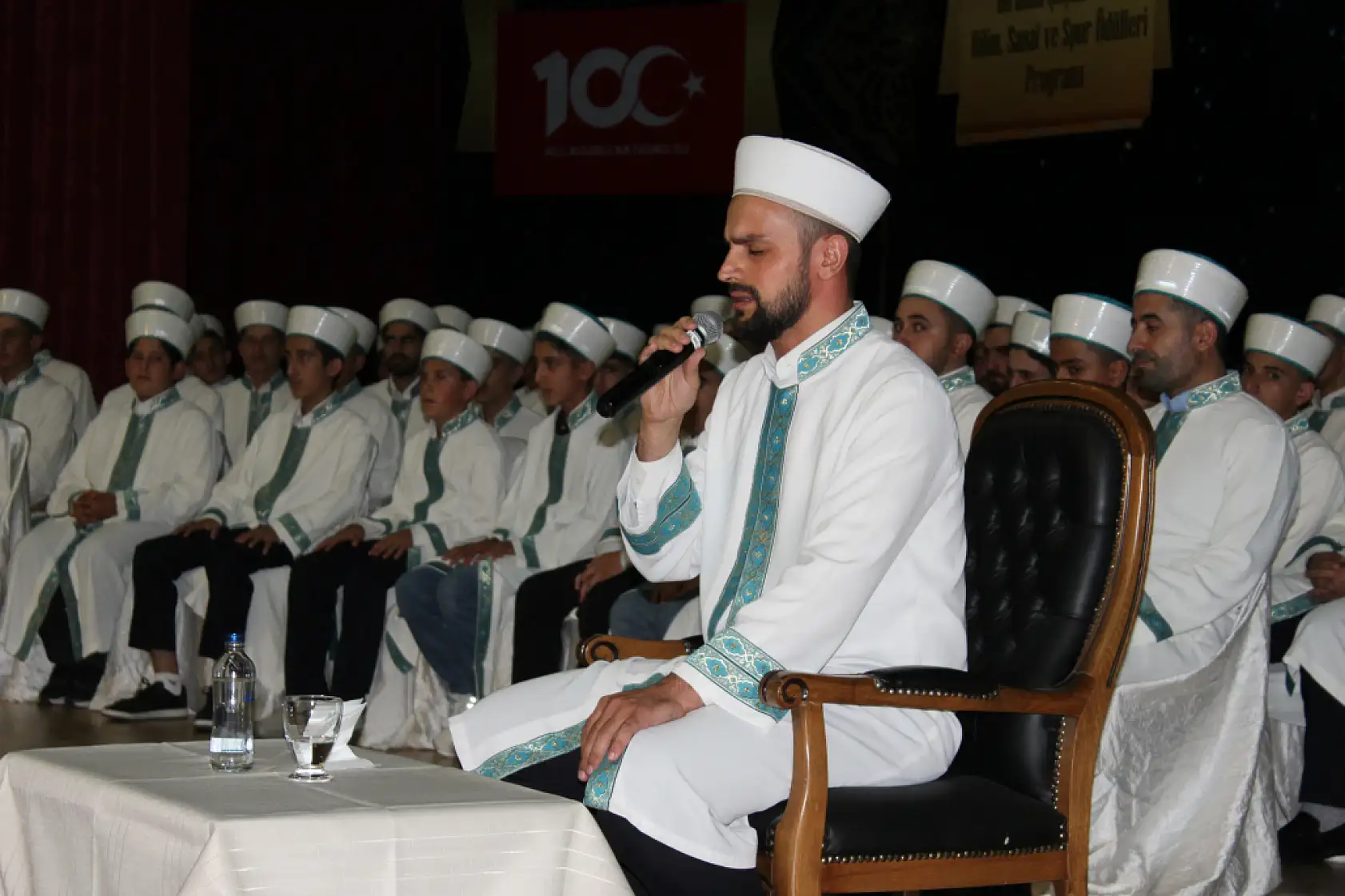 Kur'an nesli yetişiyor: Ağrı'da 117 hafız belgelerini aldı