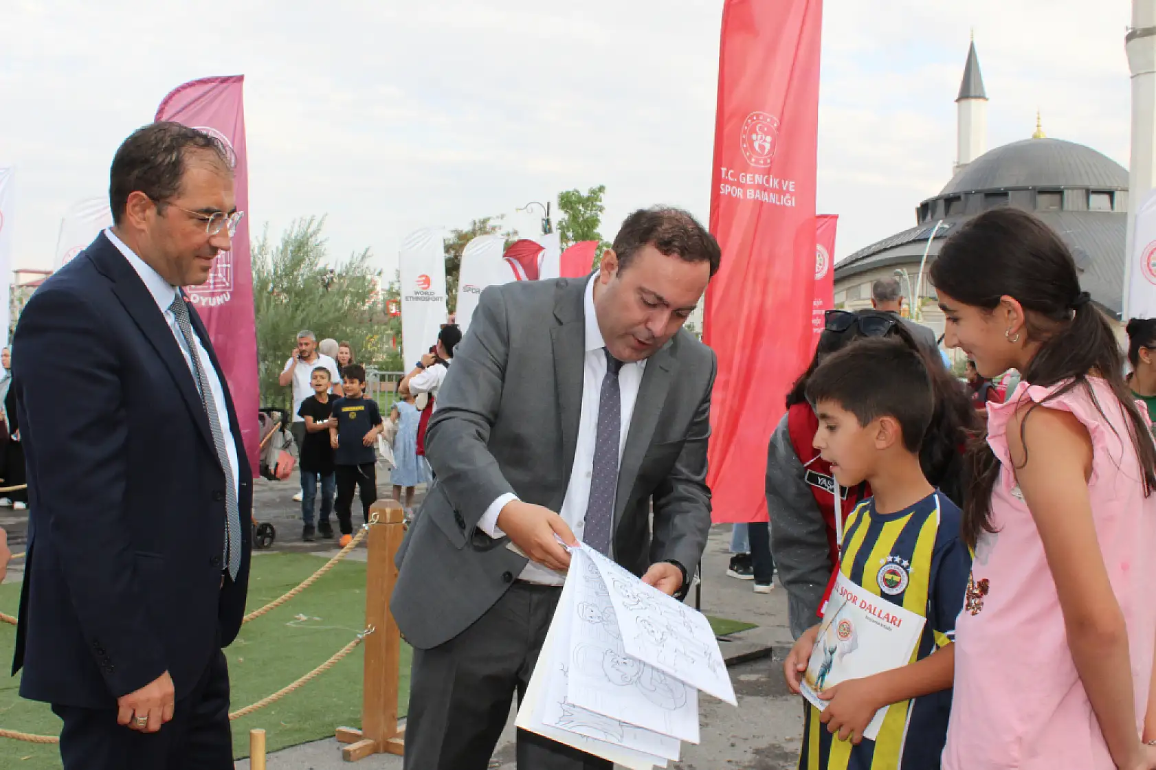 Çocuklar geleneksel oyunlarla tanıştı, Millet Bahçesi şenlendi