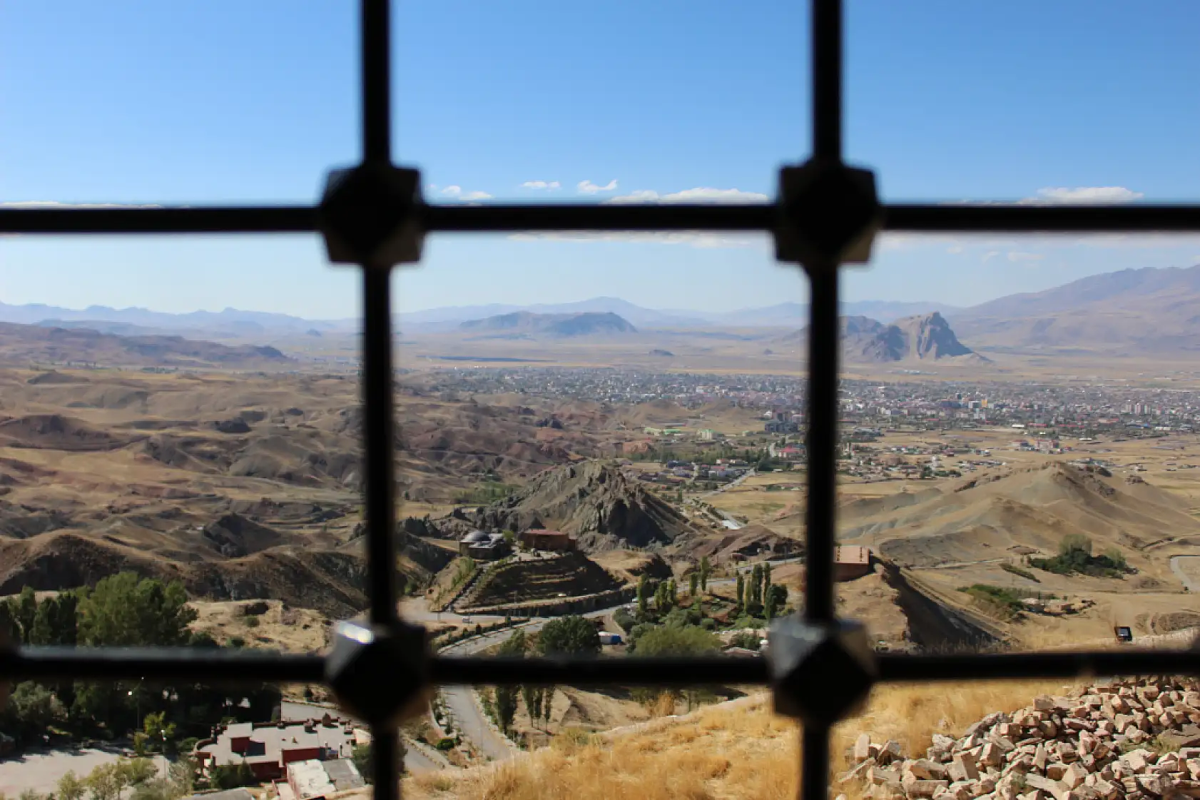 Doğunun incisi, taşlarındaki sırlarla ziyaretçilerini büyülüyor
