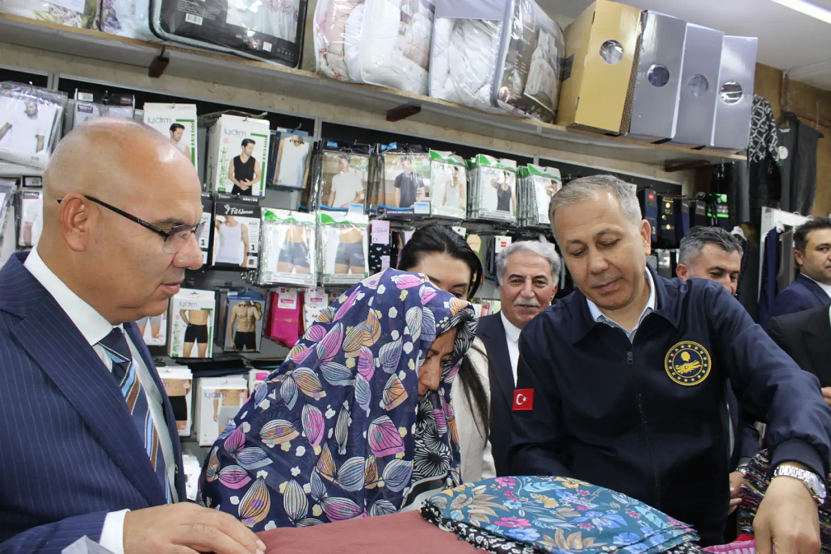 Bakan Yerlikaya'dan Cumhuriyet Caddesi çıkarması
