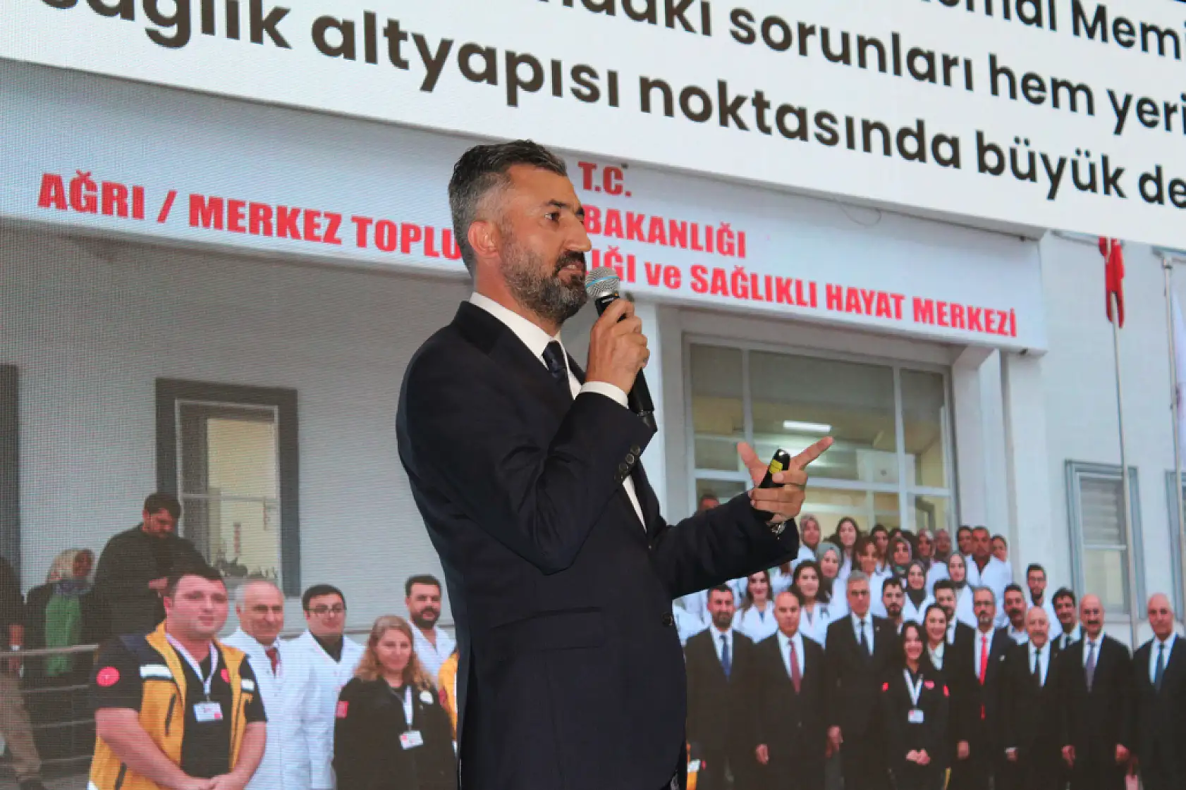 İçişleri Bakanı Ali Yerlikaya Ağrı'da partililerle buluştu