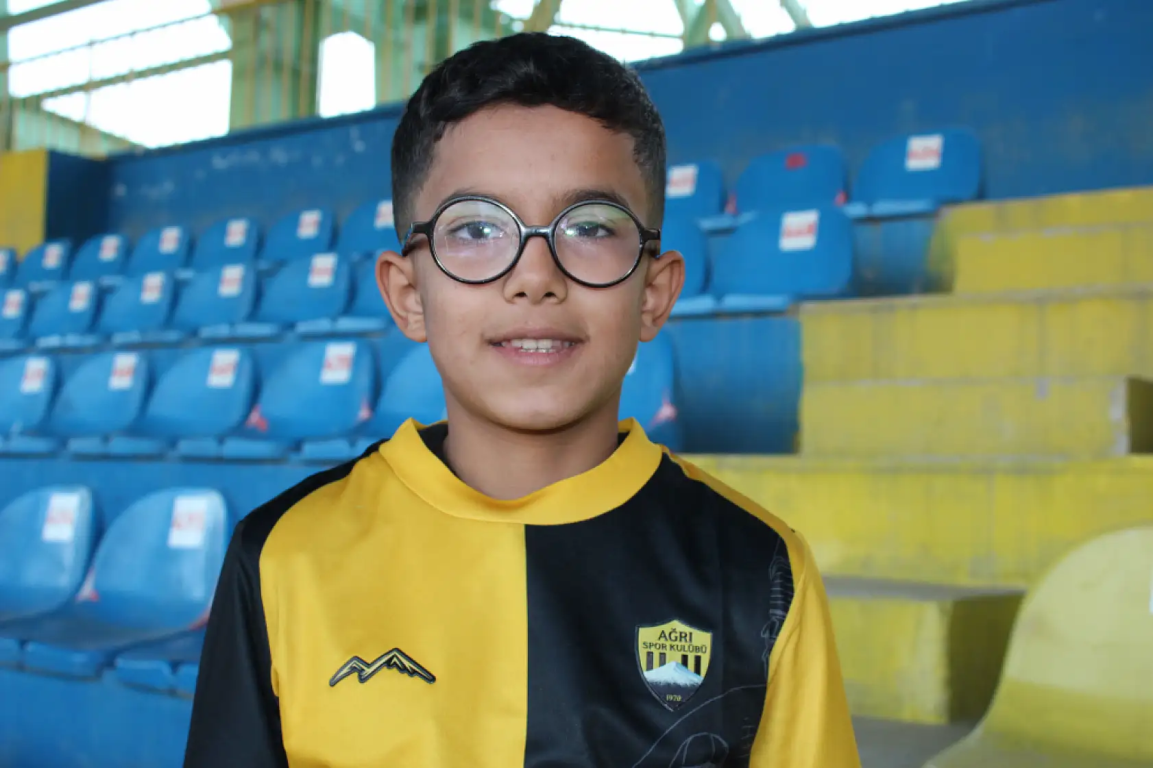 Ağrı Spor'dan taraftarına jest: Tribünler coştu, çocuklar güldü!