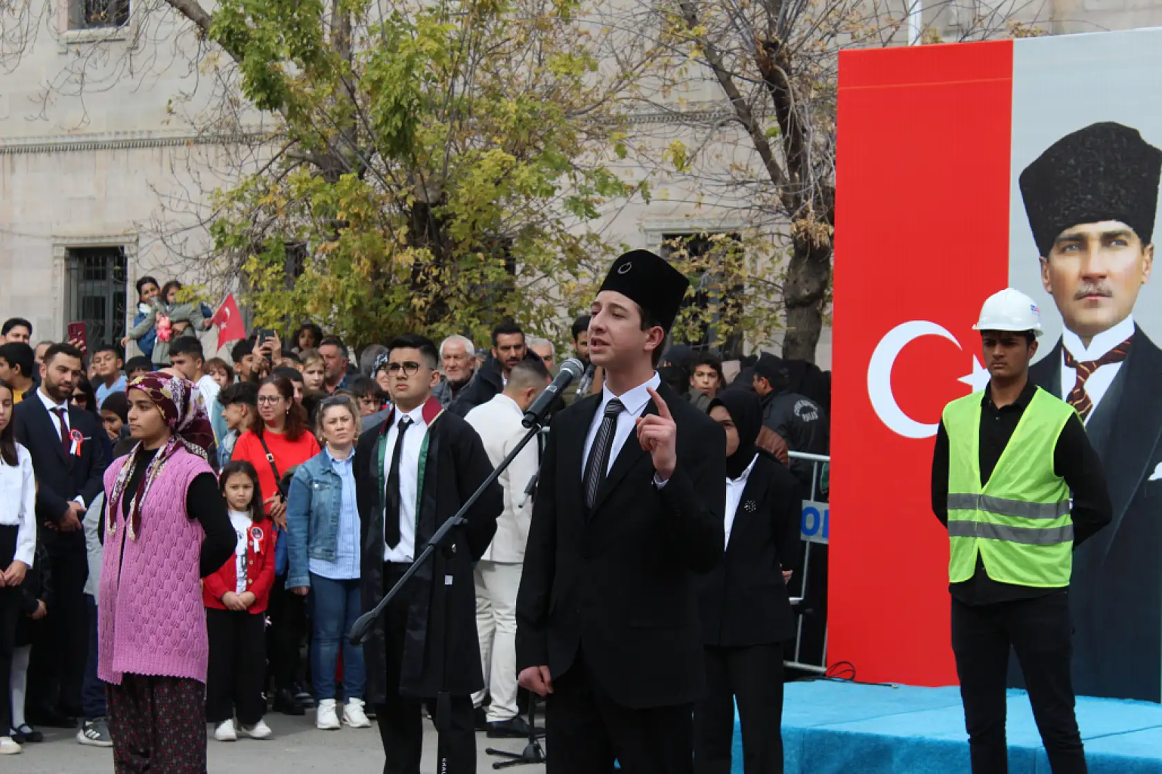 Cumhuriyet'in ışığı Ağrı'da parladı, 102.yıl gururu tüm şehri sardı