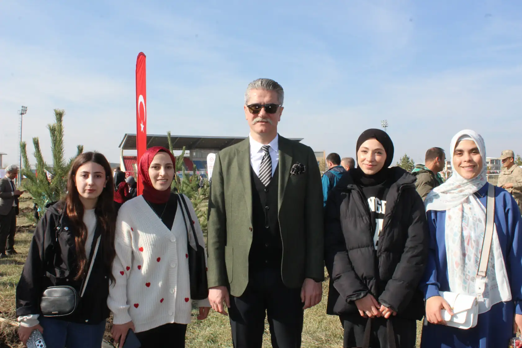 Ağrı'da toprak umutla buluştu binlerce fidan geleceğe nefes oldu