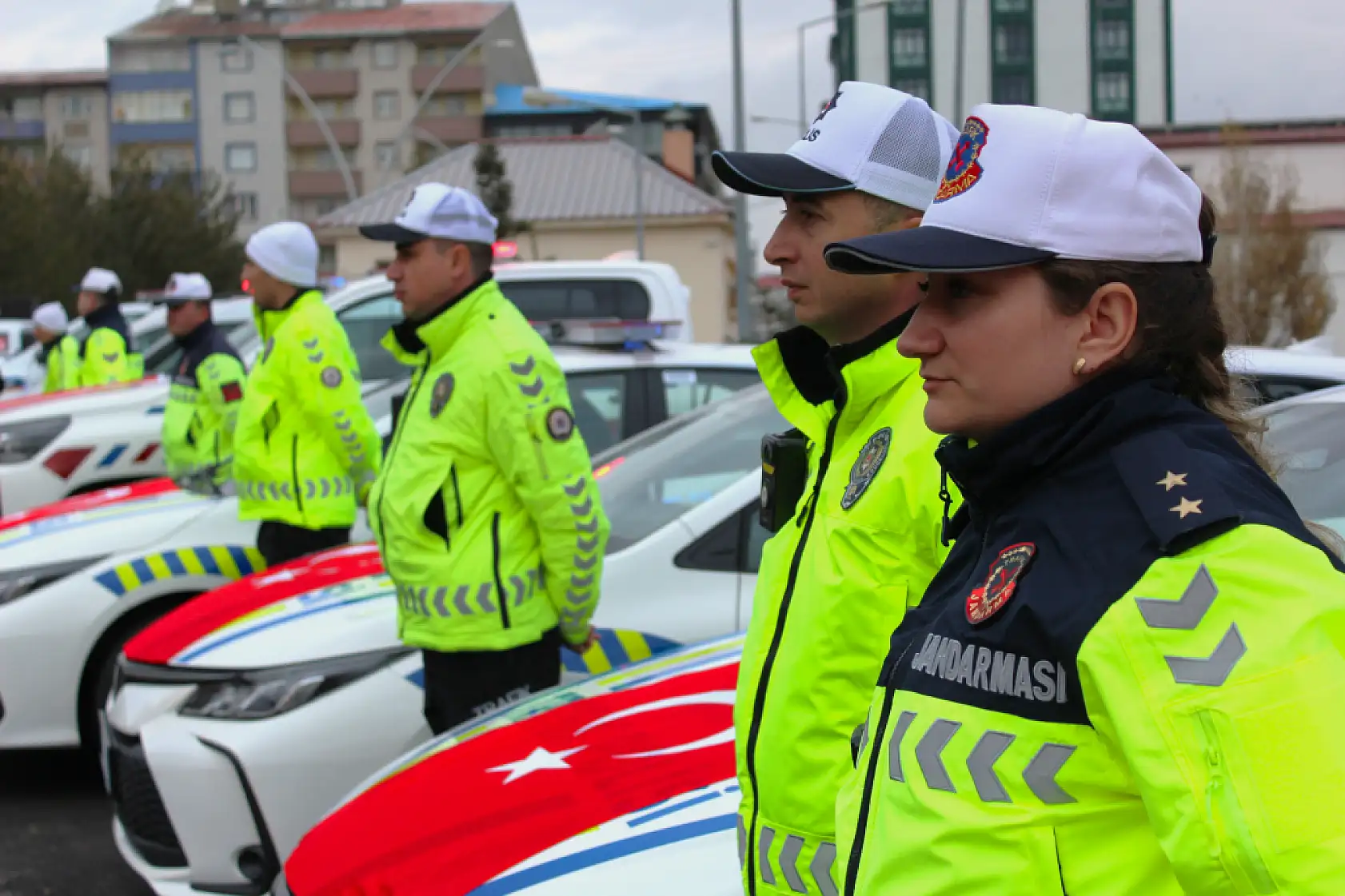 Ağrı'da Emniyet ve Jandarma Teşkilatı'na 85 yeni araç teslim edildi