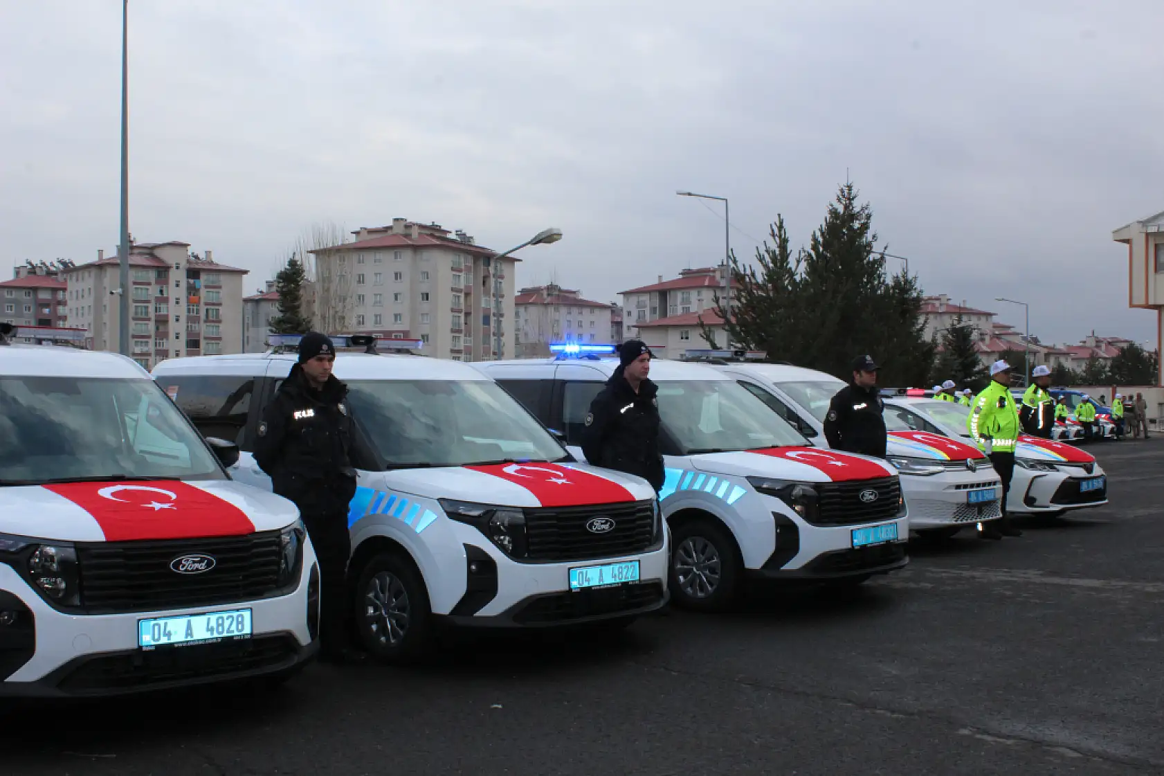 Ağrı'da Emniyet ve Jandarma Teşkilatı'na 85 yeni araç teslim edildi