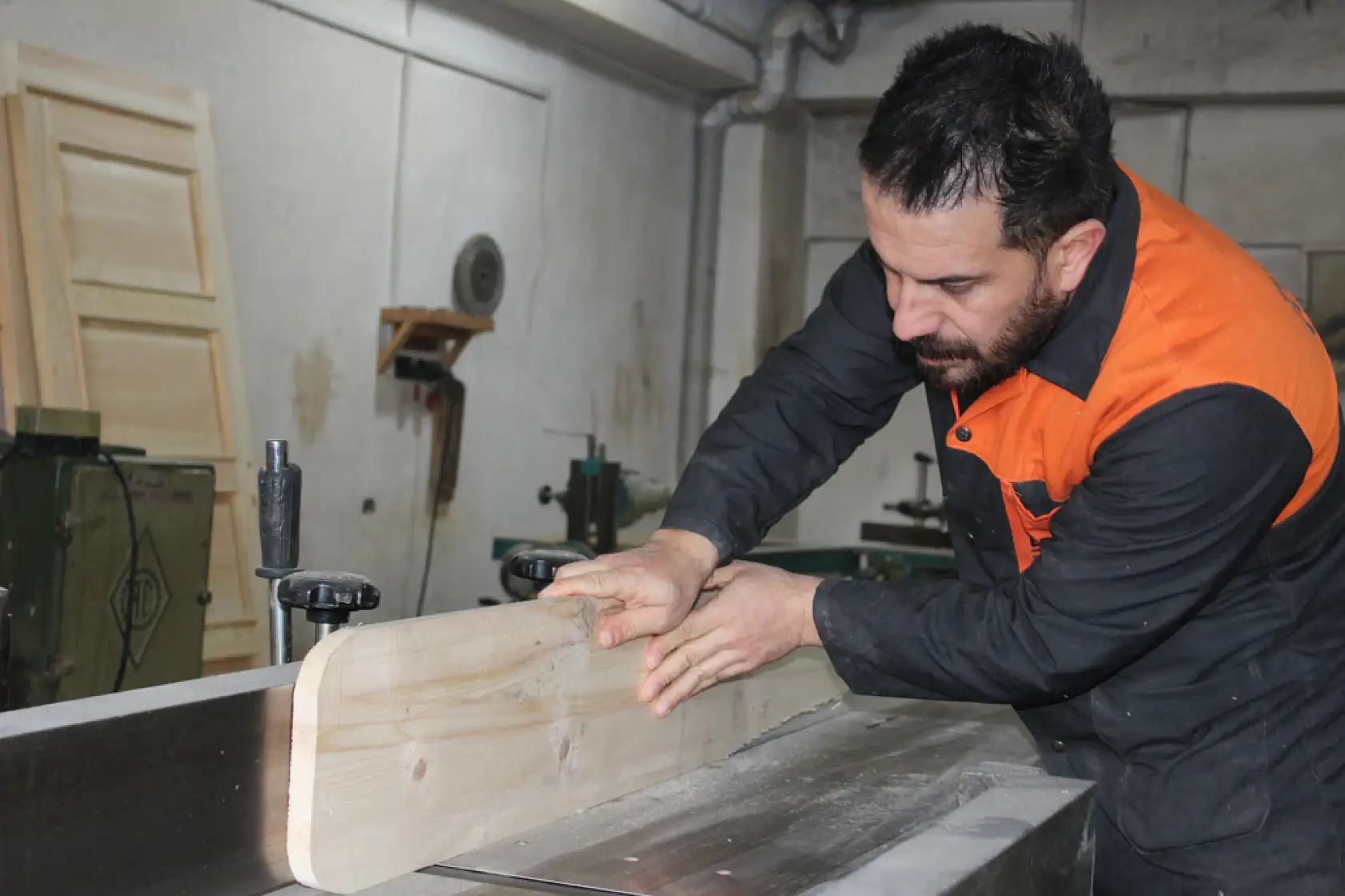 Tahtaya şekil verirken hayata söz yazdı, Ağrı'dan yeni bir müzik hikâyesi doğdu