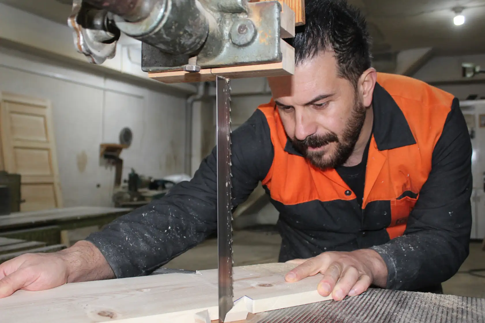 Tahtaya şekil verirken hayata söz yazdı, Ağrı'dan yeni bir müzik hikâyesi doğdu