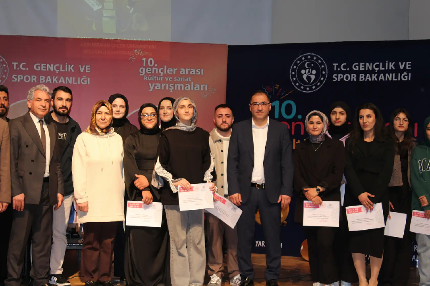 Ağrı'da gençler arası kültür ve sanat yarışmaları başladı