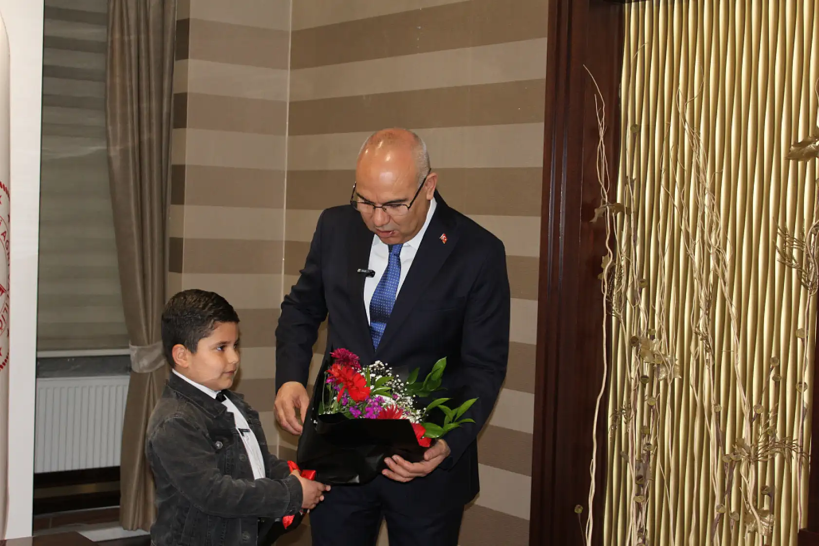 Minik Yiğit Ağrı'nın valisi oldu ilk talimatını verdi