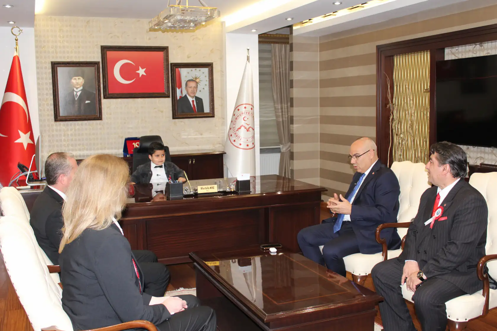 Minik Yiğit Ağrı'nın valisi oldu ilk talimatını verdi