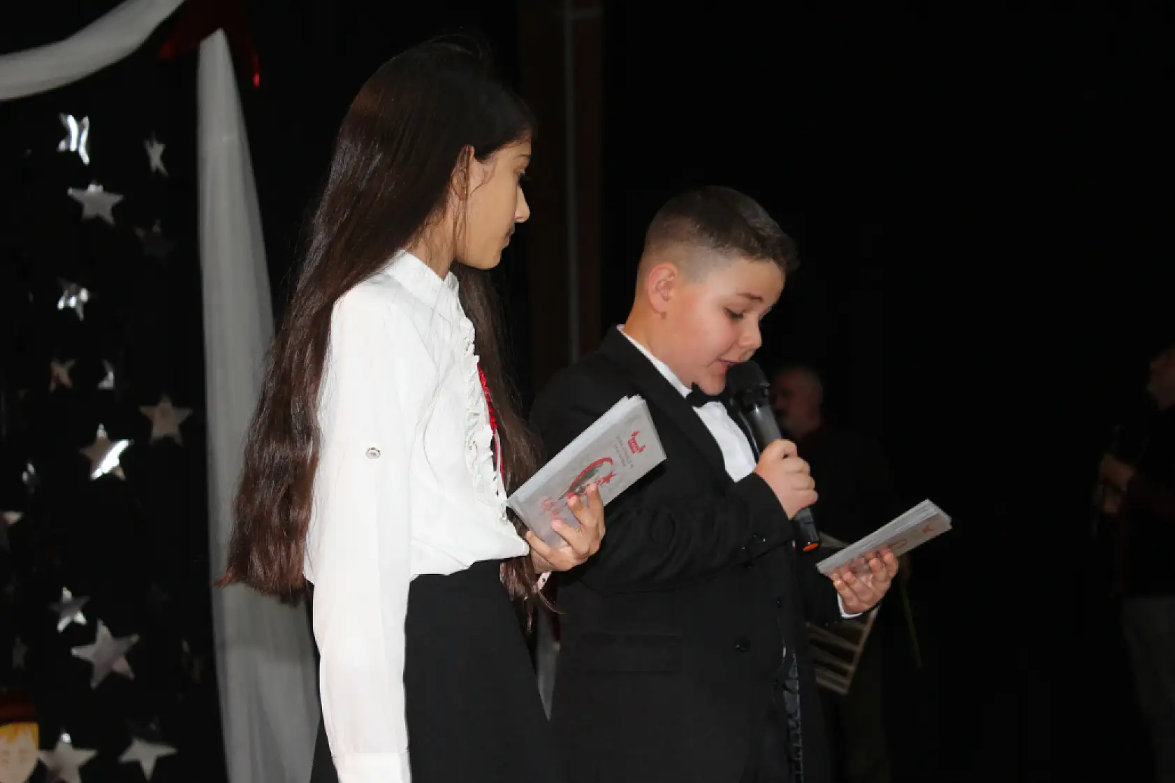 Geleceğin teminatı çocuklar Ağrı'da 23 Nisan'ı kutladı