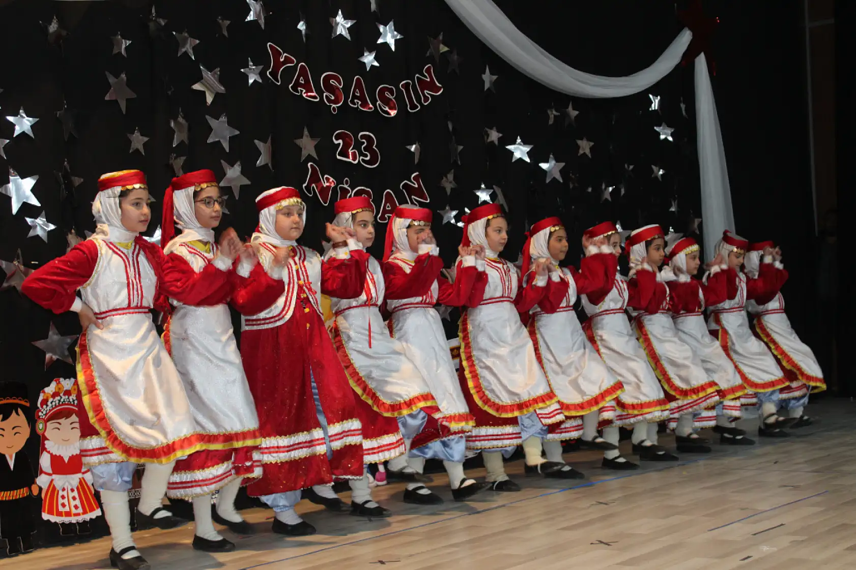 Geleceğin teminatı çocuklar Ağrı'da 23 Nisan'ı kutladı