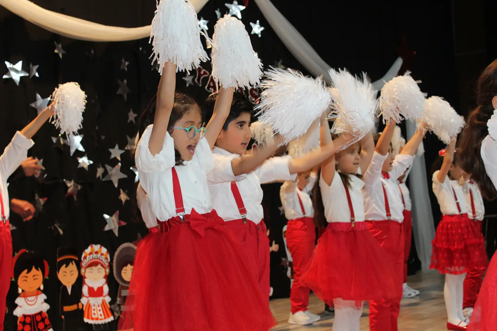 Geleceğin teminatı çocuklar Ağrı'da 23 Nisan'ı kutladı