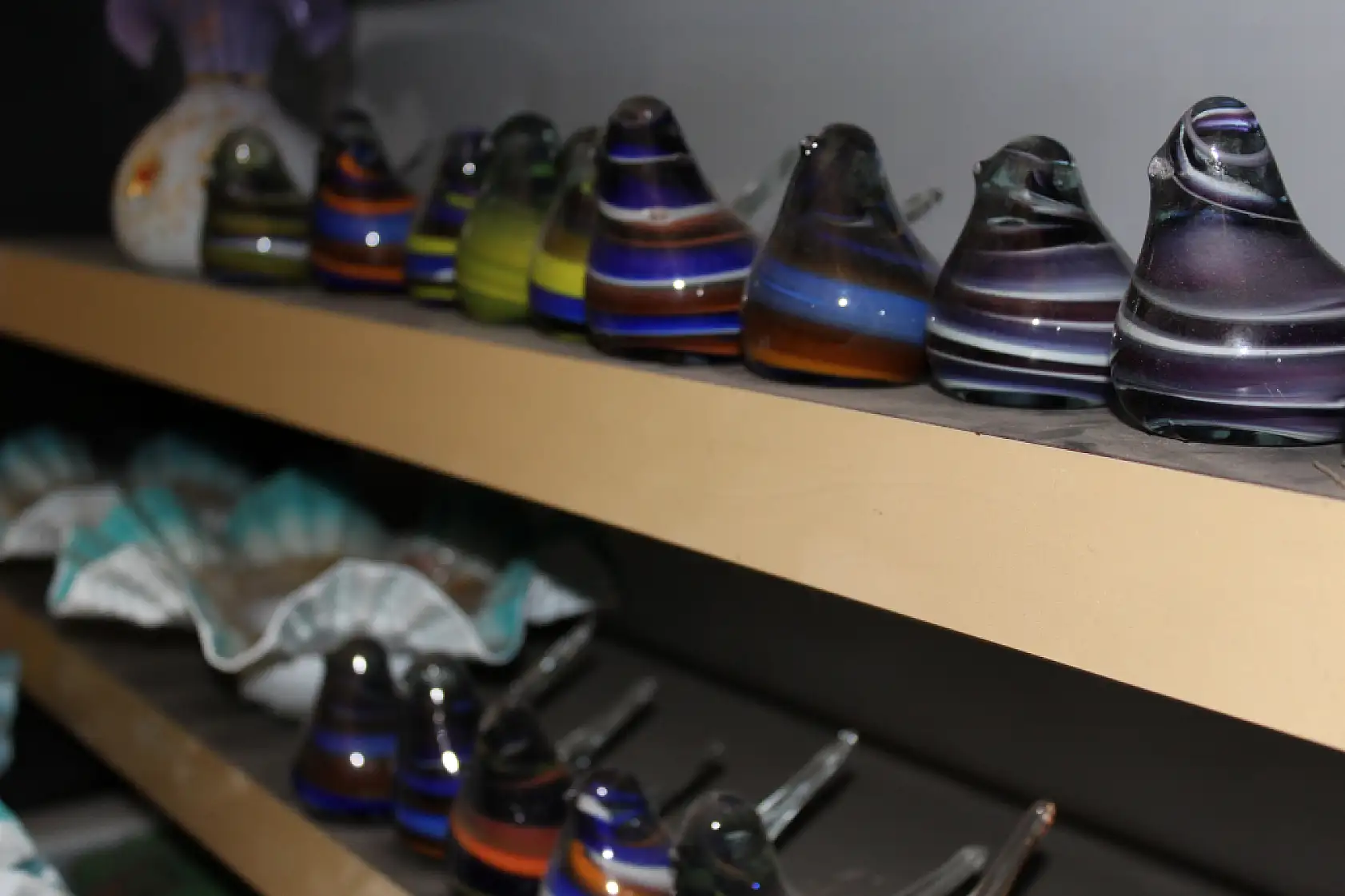 Meydan Sebze Pazarı'nda İran'dan gelen cam ürünler ilgi görüyor