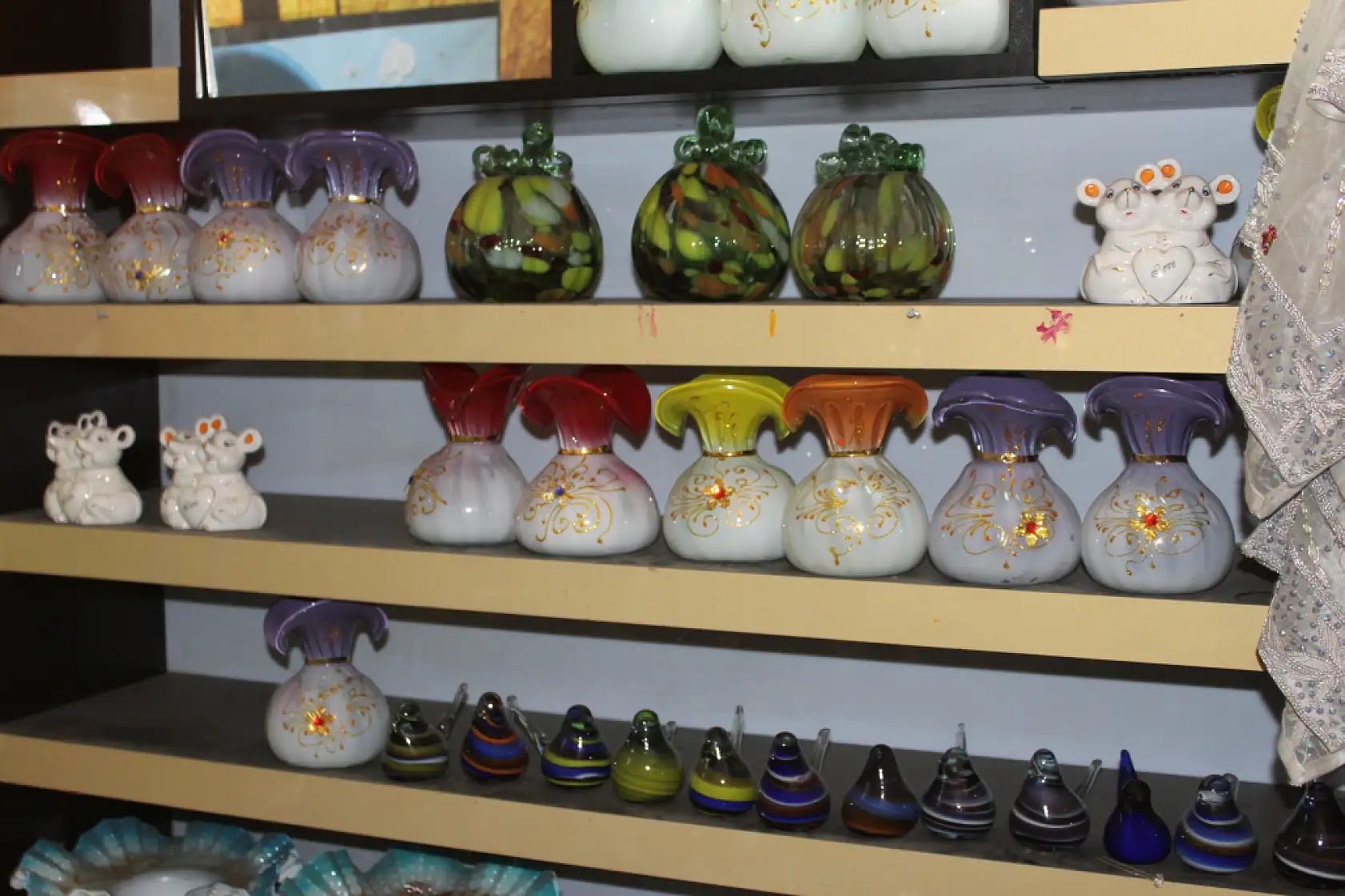 Meydan Sebze Pazarı'nda İran'dan gelen cam ürünler ilgi görüyor