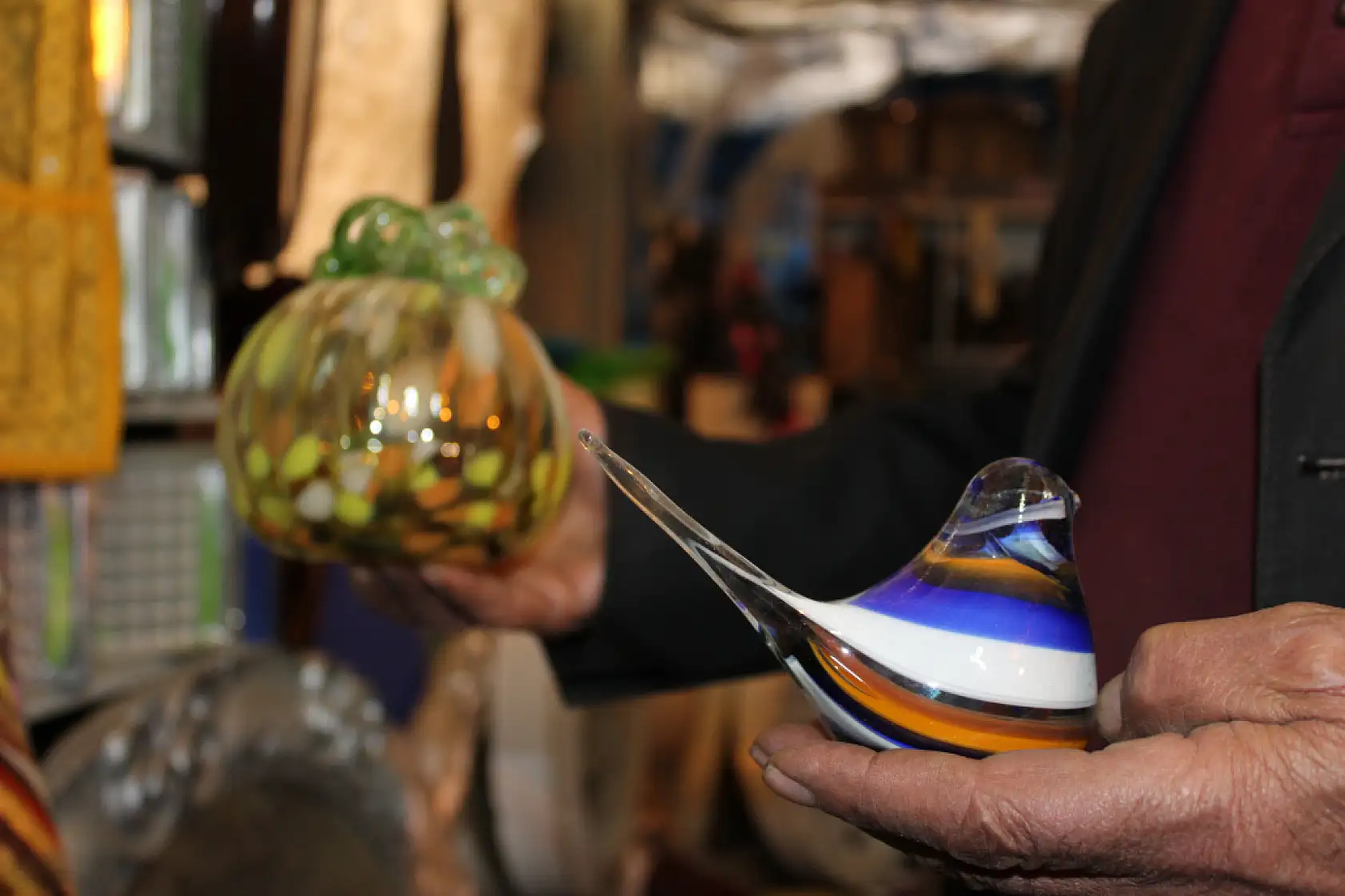 Meydan Sebze Pazarı'nda İran'dan gelen cam ürünler ilgi görüyor