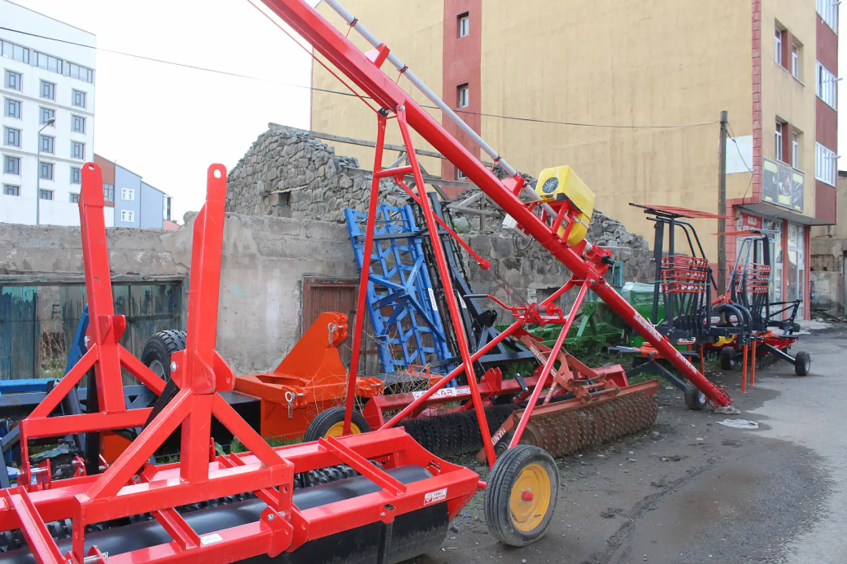 Ağrı'da tarım sezonu başladı, zirai aletlere olan ilgi arttı