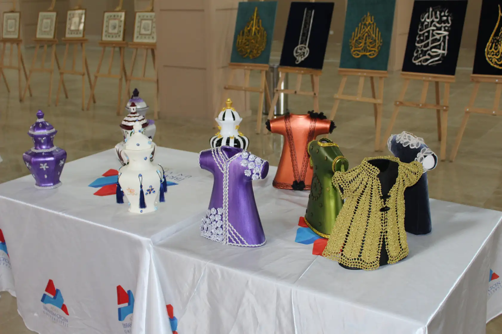 Ağrı'da öğrencilerden hayran bırakan mezuniyet sergisi