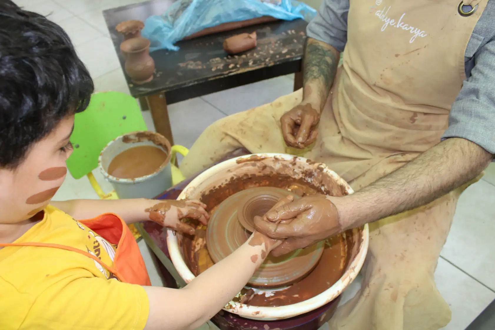 Ağrı Doğa Koleji öğrencileri, çömlek sanatıyla geleneksel kültürü tanıdı