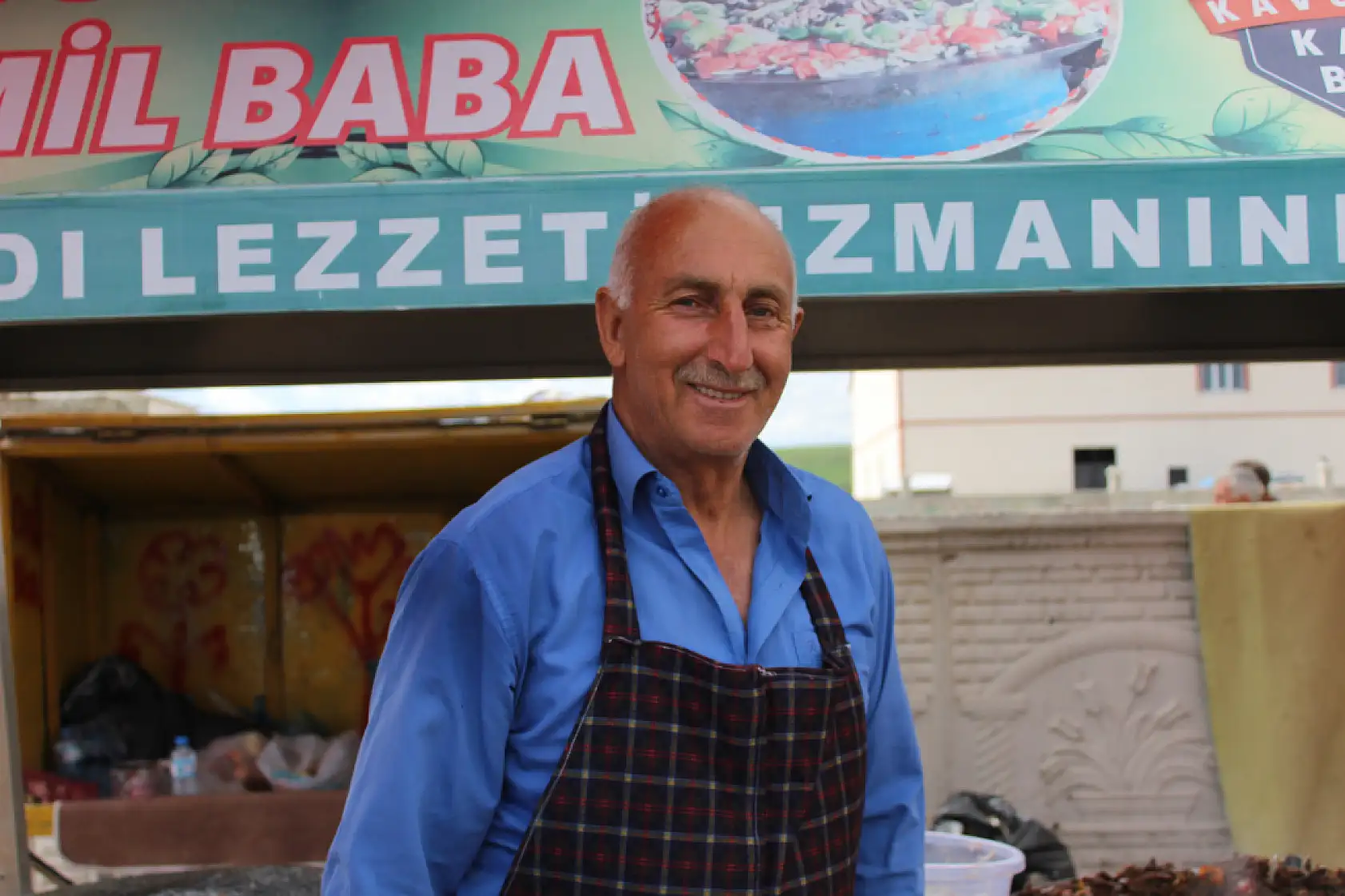 Ağrı hayvan borsasının emektarı kavurmasıyla tanındı, pazarda simge oldu