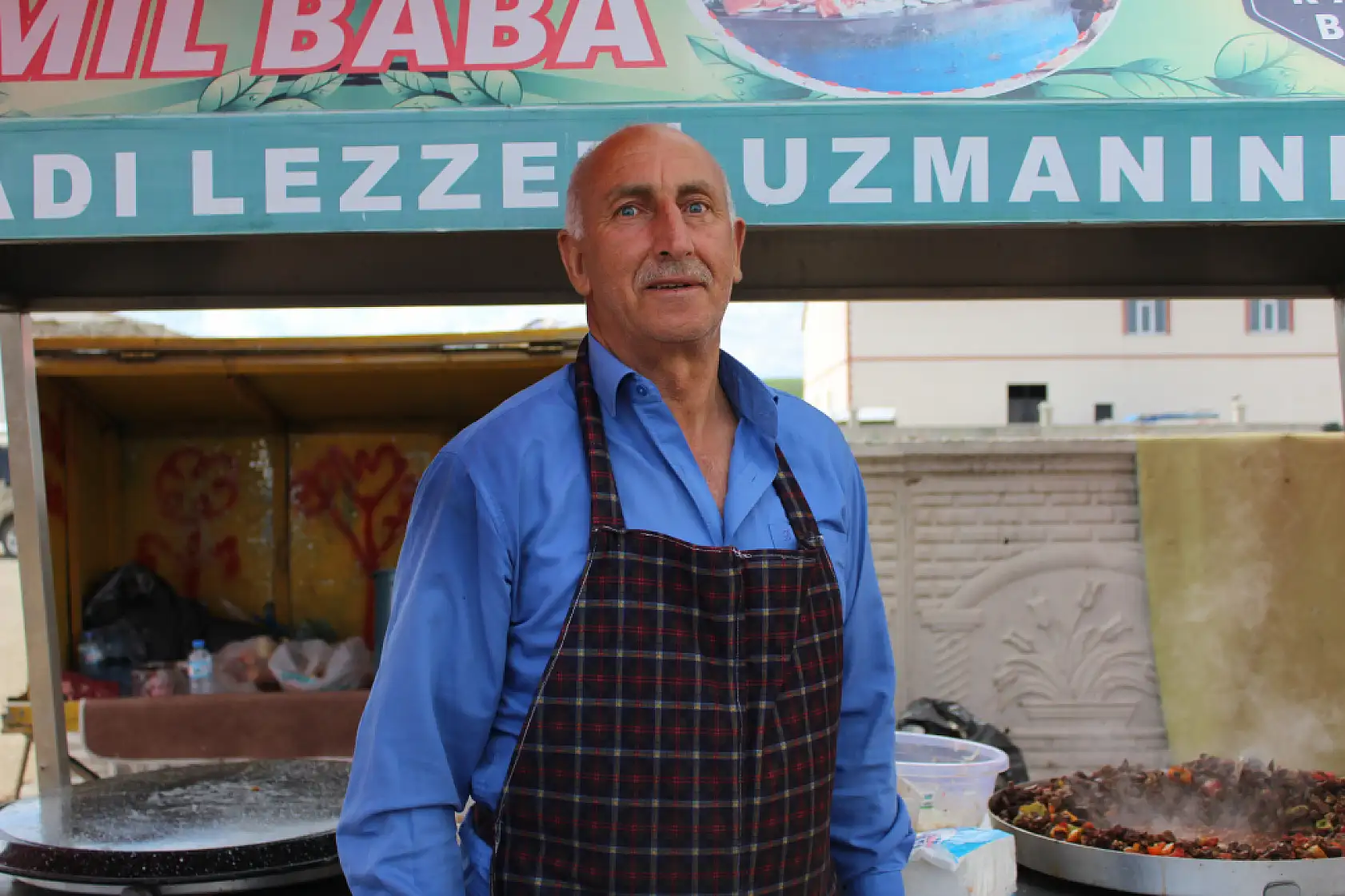 Ağrı hayvan borsasının emektarı kavurmasıyla tanındı, pazarda simge oldu