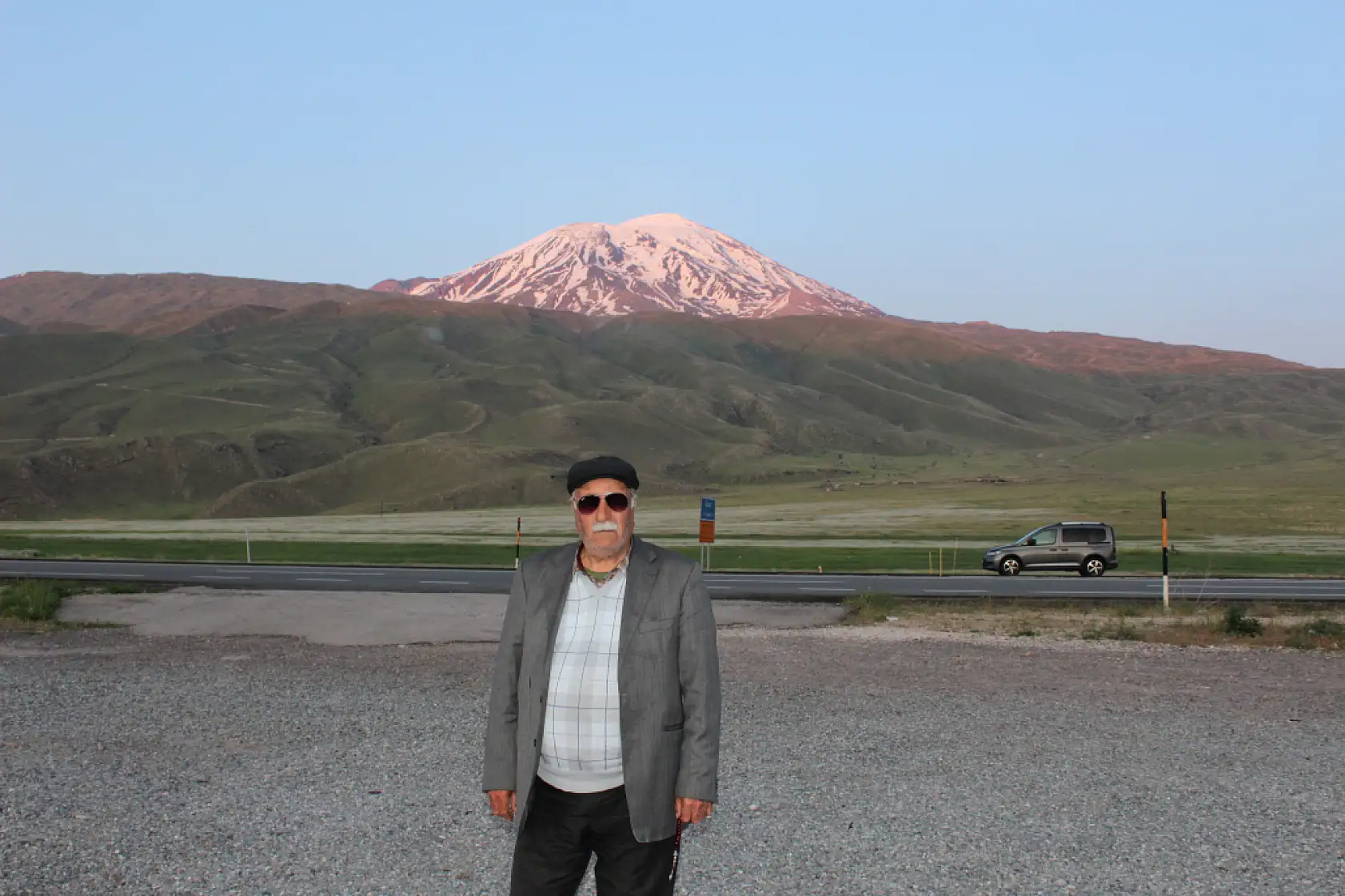 Ağrı Dağı'na karşı demlenen çay, Türkiye'nin dört bir yanından ziyaretçi çekiyor