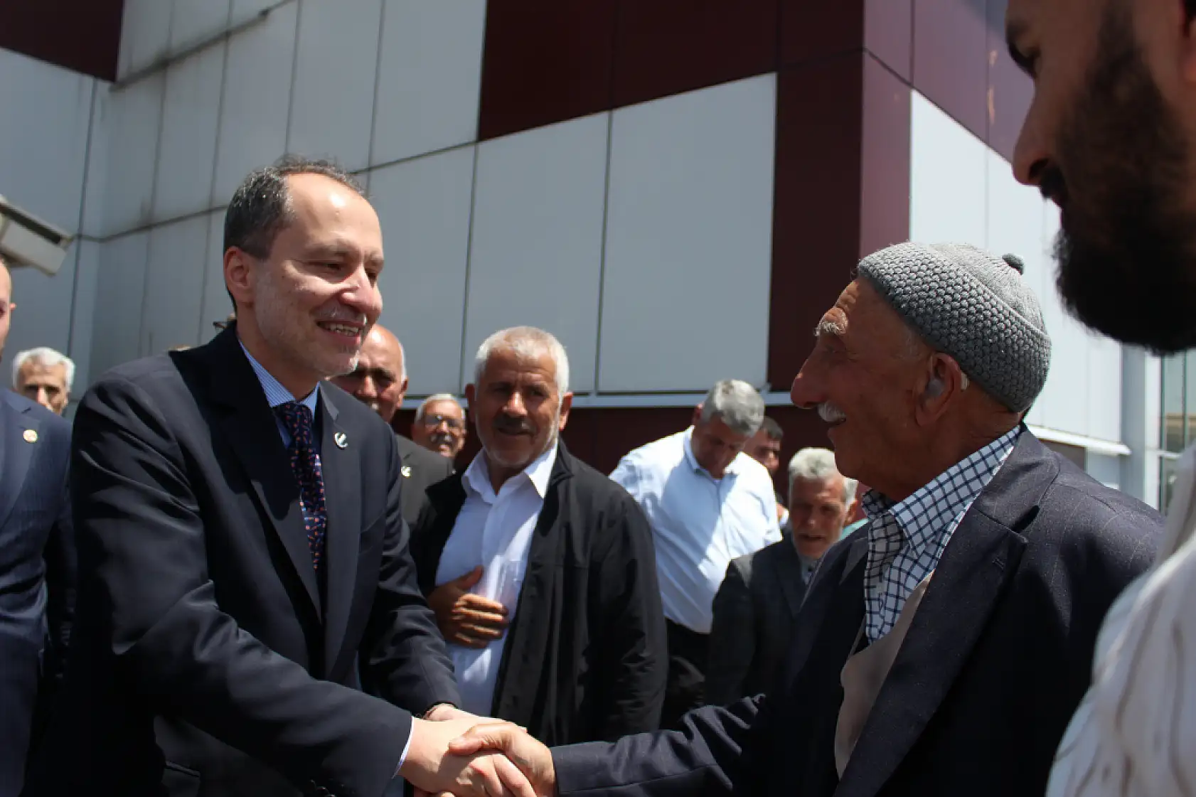 Erbakan Patnos'ta çarşı esnafıyla bir araya geldi