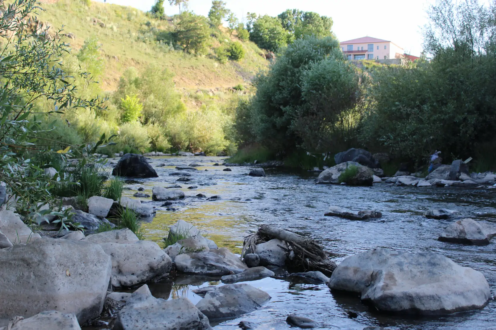 Hamur'da yaz mevsimi kartpostallık manzaralar sundu